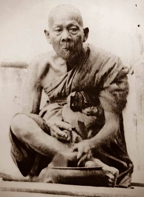 สาธุ!!ย้อนรอยปาฏิหาริย์!! หลวงปู่ทอง วัดเขากบ" เจ้าของฉายาน้ำมนต์ข้า ห้ามอาบ!! ที่หลวงพ่อเดิมยังนับถือ