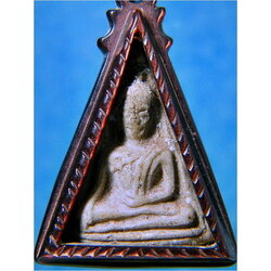 พระเนื้อผงพิมพ์สามเหลี่ยม ไม่ทราบที่จัดสร้าง