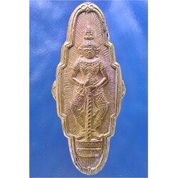 เข็มกลัดท้าวเวสสุวรรณรุ่นแรก พิมพ์ใหญ่ วัดเกตุมดีศรีวราราม จ.สมุทรสาคร พ.ศ.๒๕๑๑