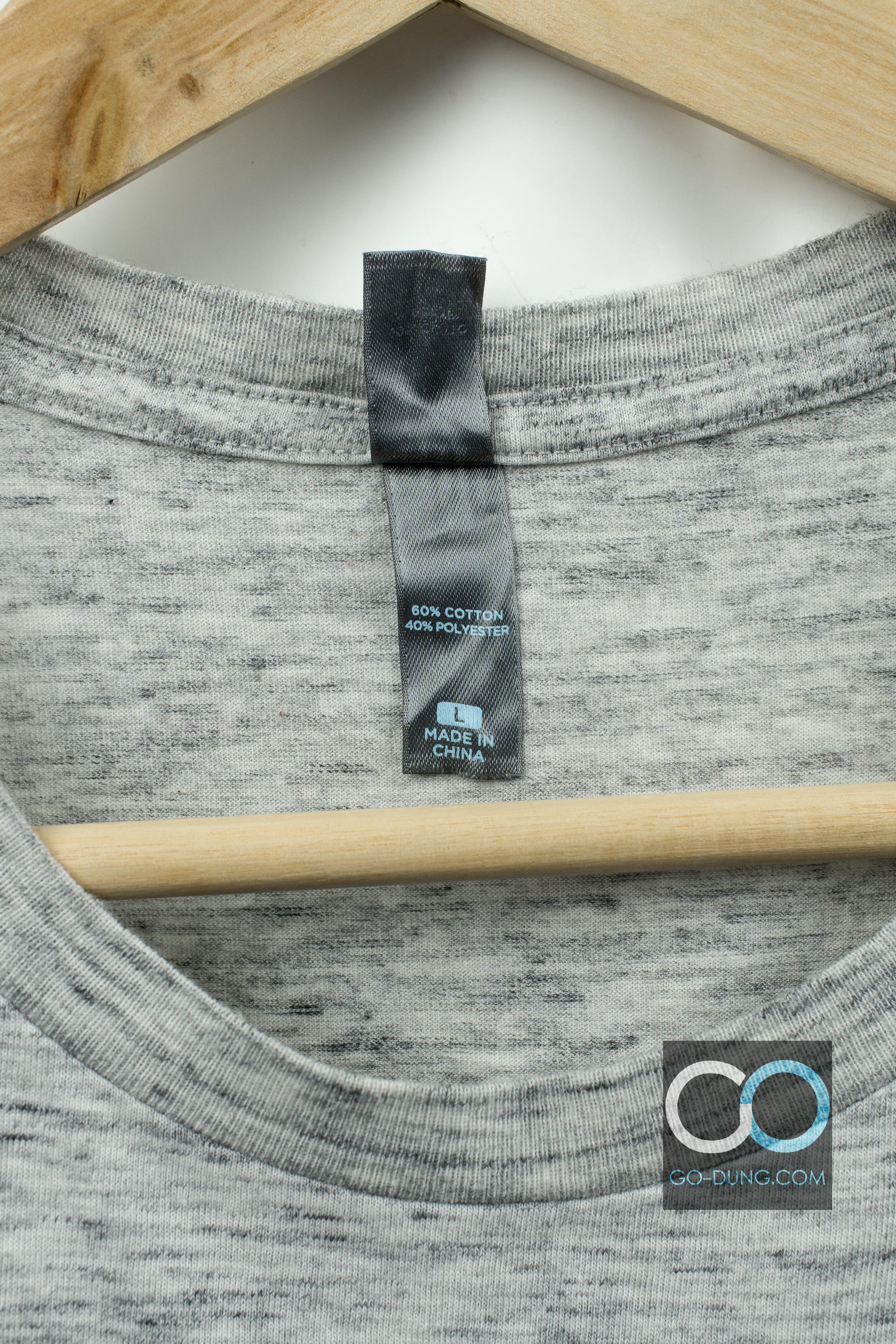 เสื้อยืดมือสอง DISTRICT ผ้าผสม 60/40 ผ้าบาง มีรอยเลอะเล็กน้อยตามรูป