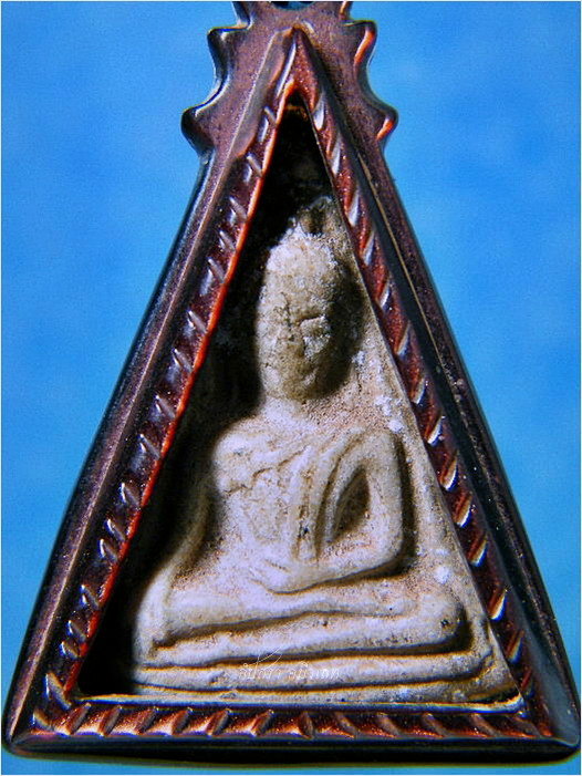 พระเนื้อผงพิมพ์สามเหลี่ยม ไม่ทราบที่จัดสร้าง