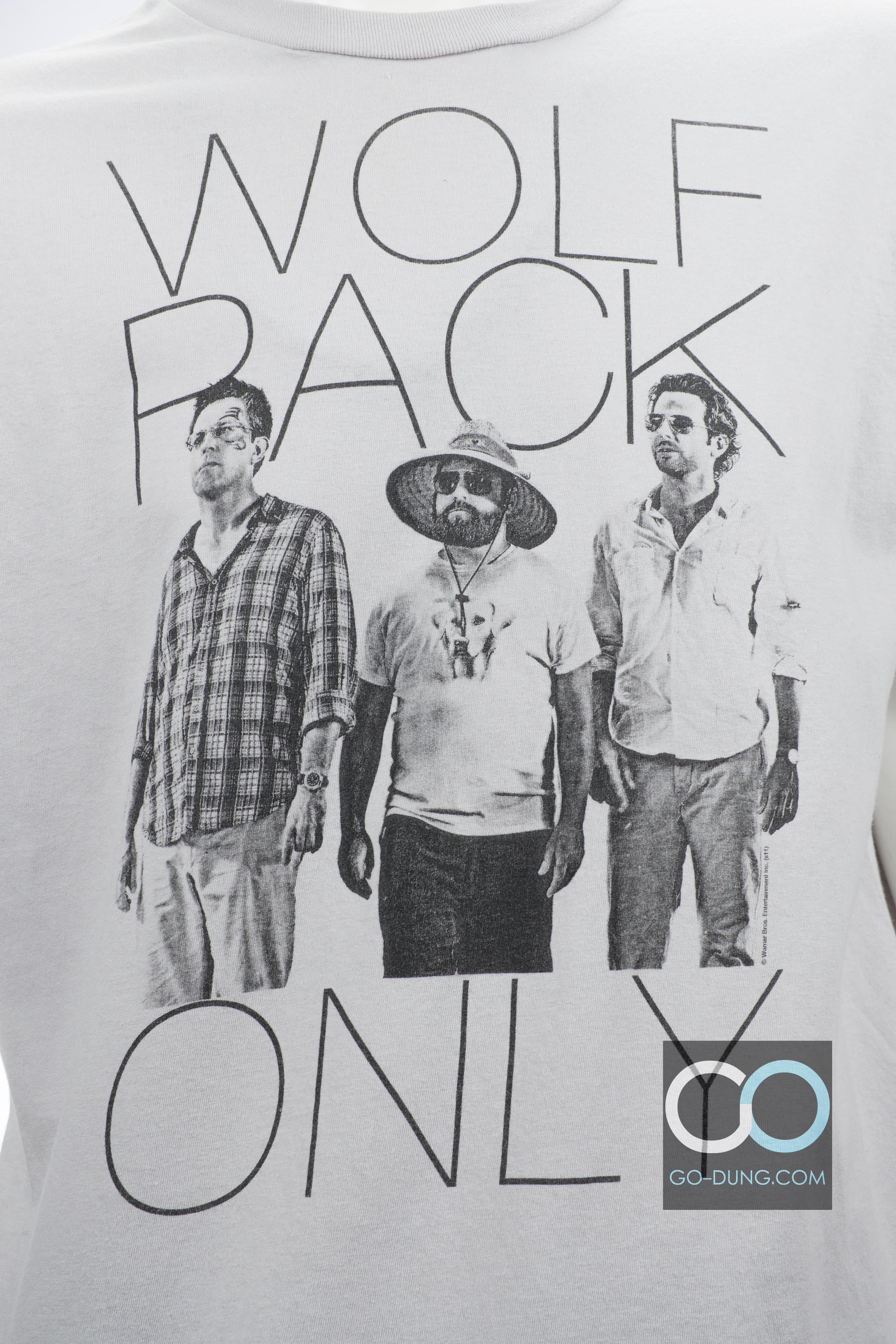 เสื้อยืดหนังมือสอง RIPPLE JUNCTION : HANG OVER - WOLF PACK ONLY ผ้า 100 คอตตอน