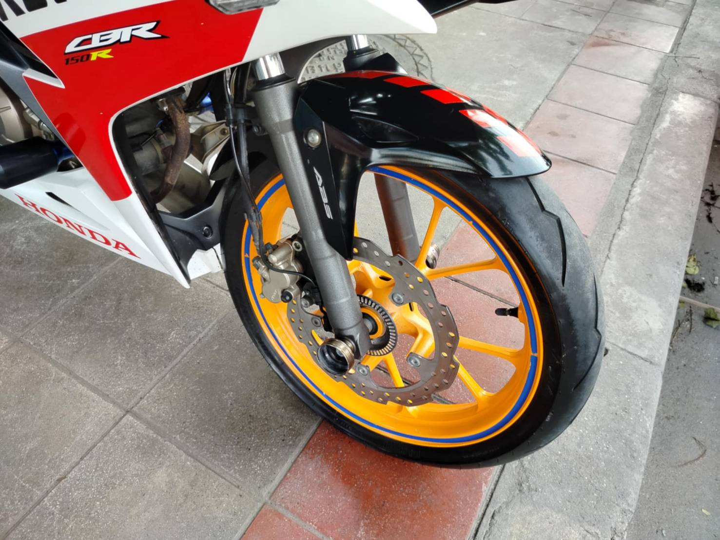 ปิดการขายครับ cbr 150r abs สีส้มตัวท็อป รุ่นใหม่ไฟหน้า led