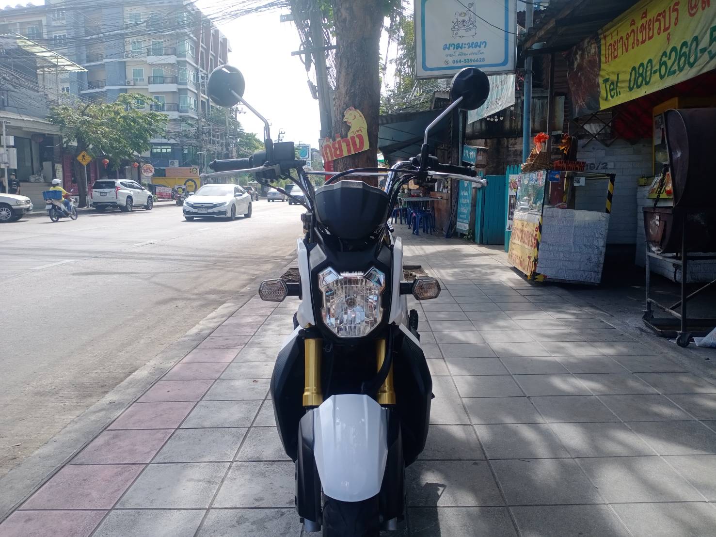 (ปิดการขาย) zoomer สีขาว 2015 ตัวใหม่ ไมล์แดง ตัวท็อปคอมบายเบรค