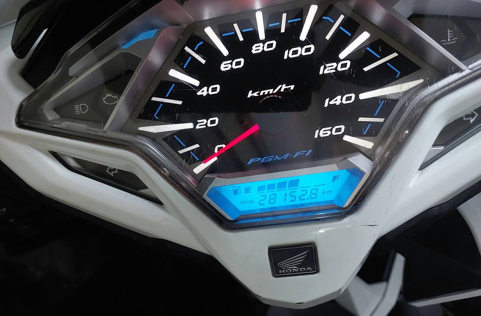 (ปิดการขาย) คลิก 125 LED สีขาว 2018 ล้อแม็กทอง