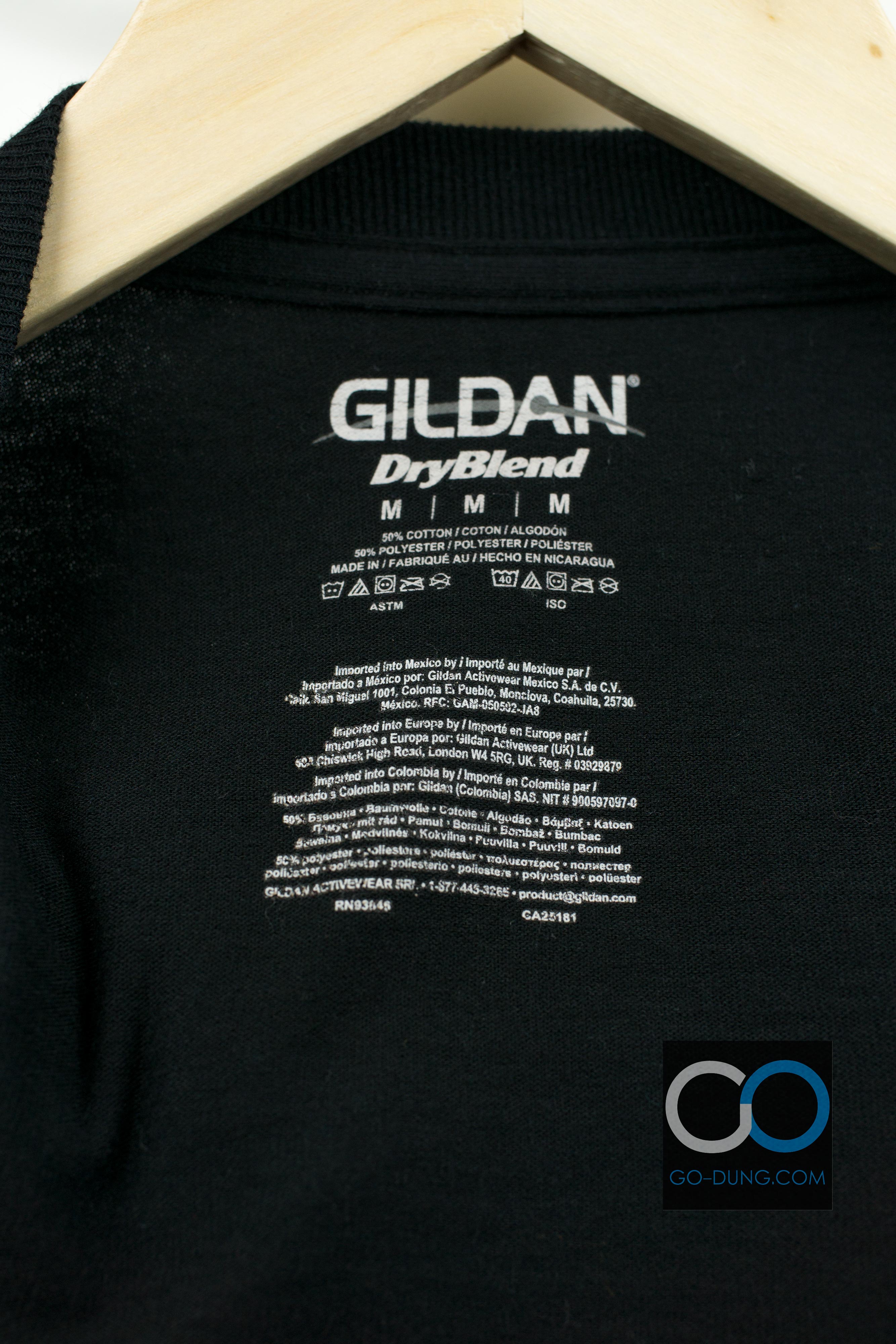 เสื้อยืดมือสอง ผ้าบาง GILDAN : I THINK I'M TURING HALLOWEEN ผ้า 50/50