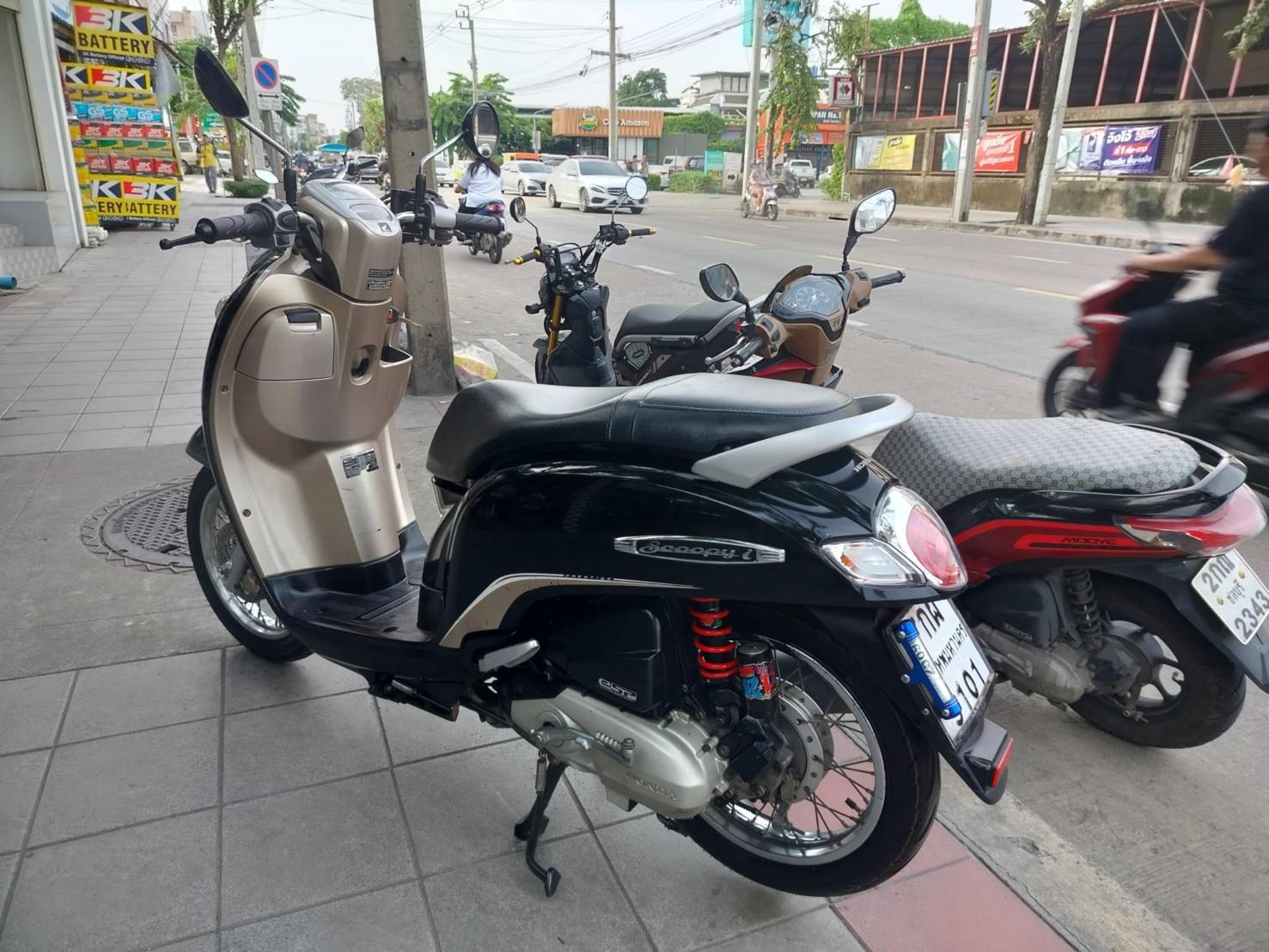 ปิดการขายครับ Scoopy i สีดำรุ่นไฟหน้า LED 2018