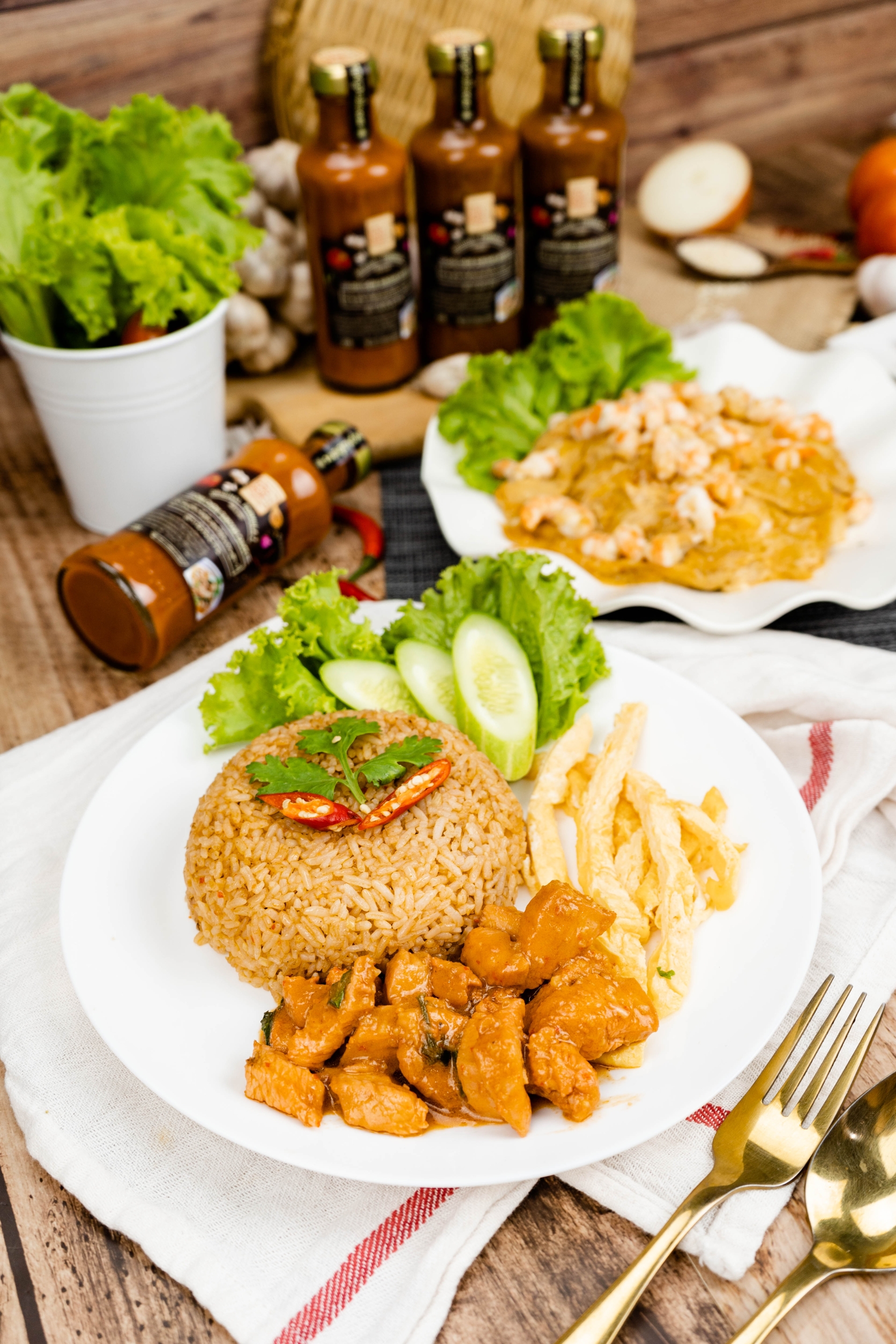 ปรุงหอม Since 1982 ซอสสุกี้ยากี้ มี 2 สูตร สไตล์จีนแต้จิ๋ว สามารถนำไปประกอบอาหาร หอมงาและเครื่องเทศ ขนาด 220 กรัม