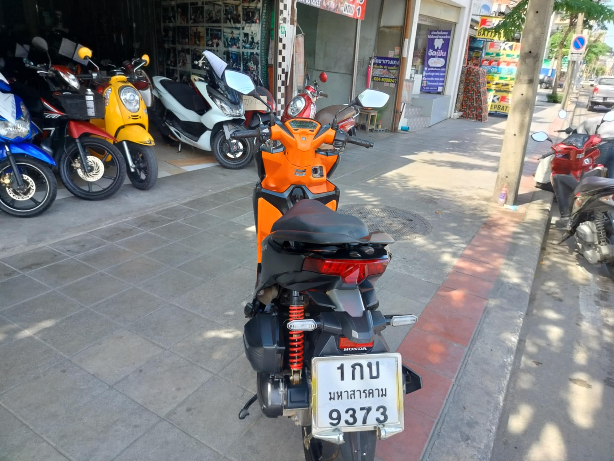 (ปิดการขายครับ) ลูกค้าประจำจัดไปอีก 1 คัน click 150 สีดำส้ม 2019