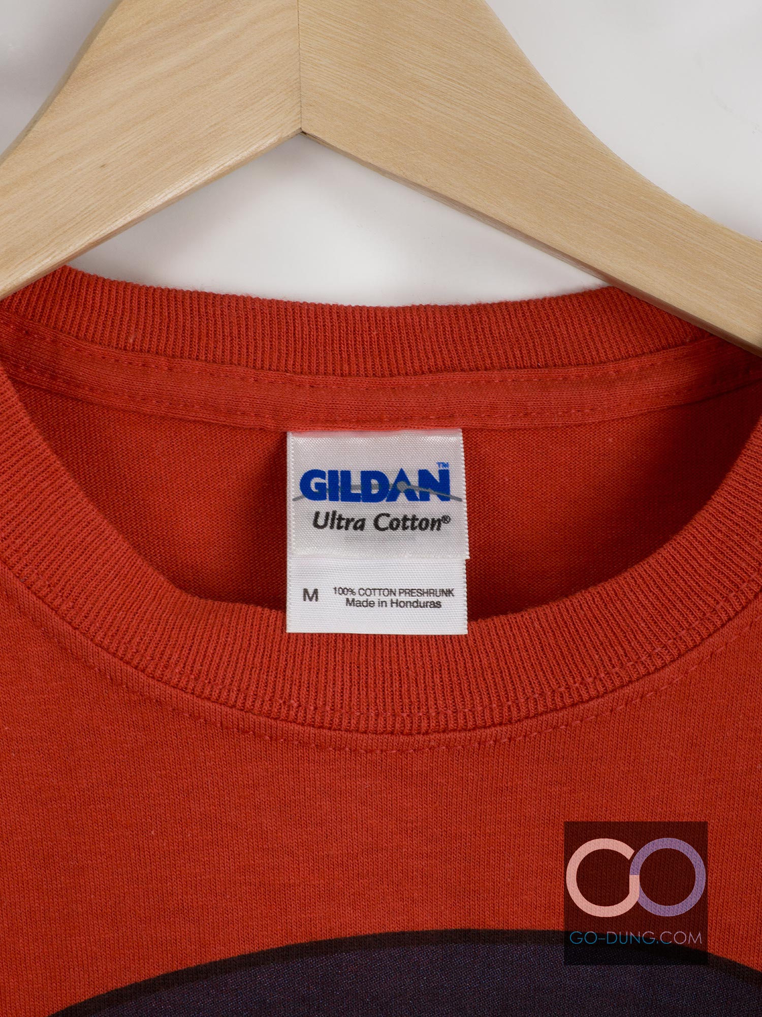 ขาย เสื้อยืด USA มือสอง ยี่ห้อ GILDAN ผ้า 100 คอตตอน สีแดง