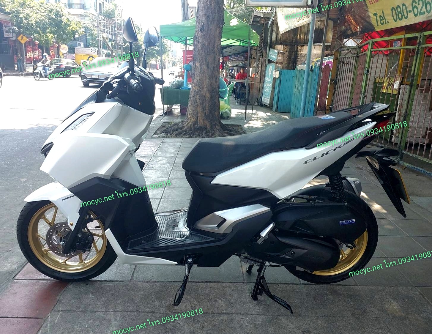 (ปิดการขาย) click 160 สีขาว 2023 ล้อแม็กซ์ทอง ตัวคอมบายเบลค