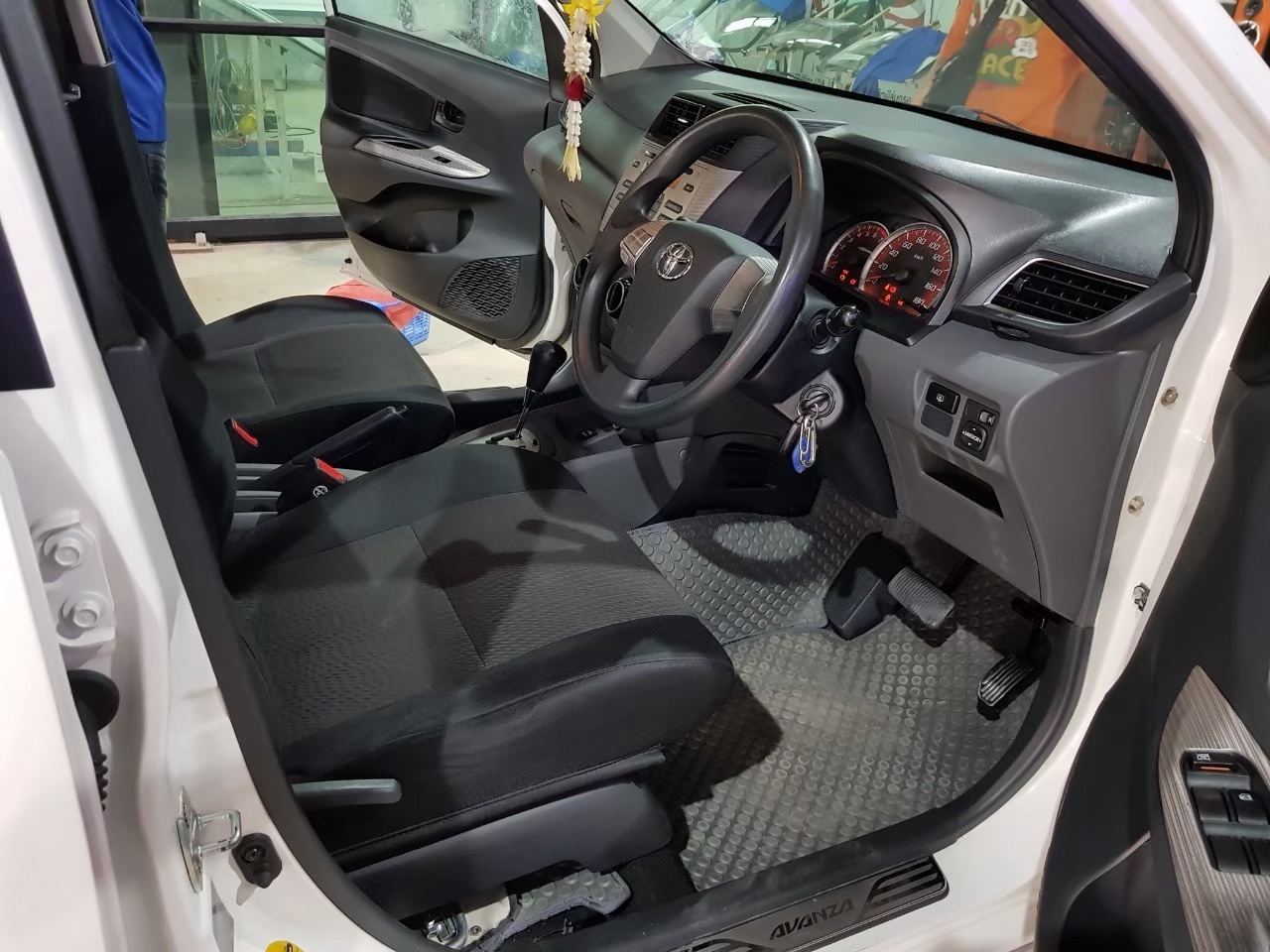 💥🚘🌈Toyota Avanza 7 ที่นั่งตัวท๊อบเกียร์ออโต้ให้เช่า🌈🌴👒 ราคา 1500 บาท/วัน ที่ หาดแม่รำพึง ระยอง สำเนา