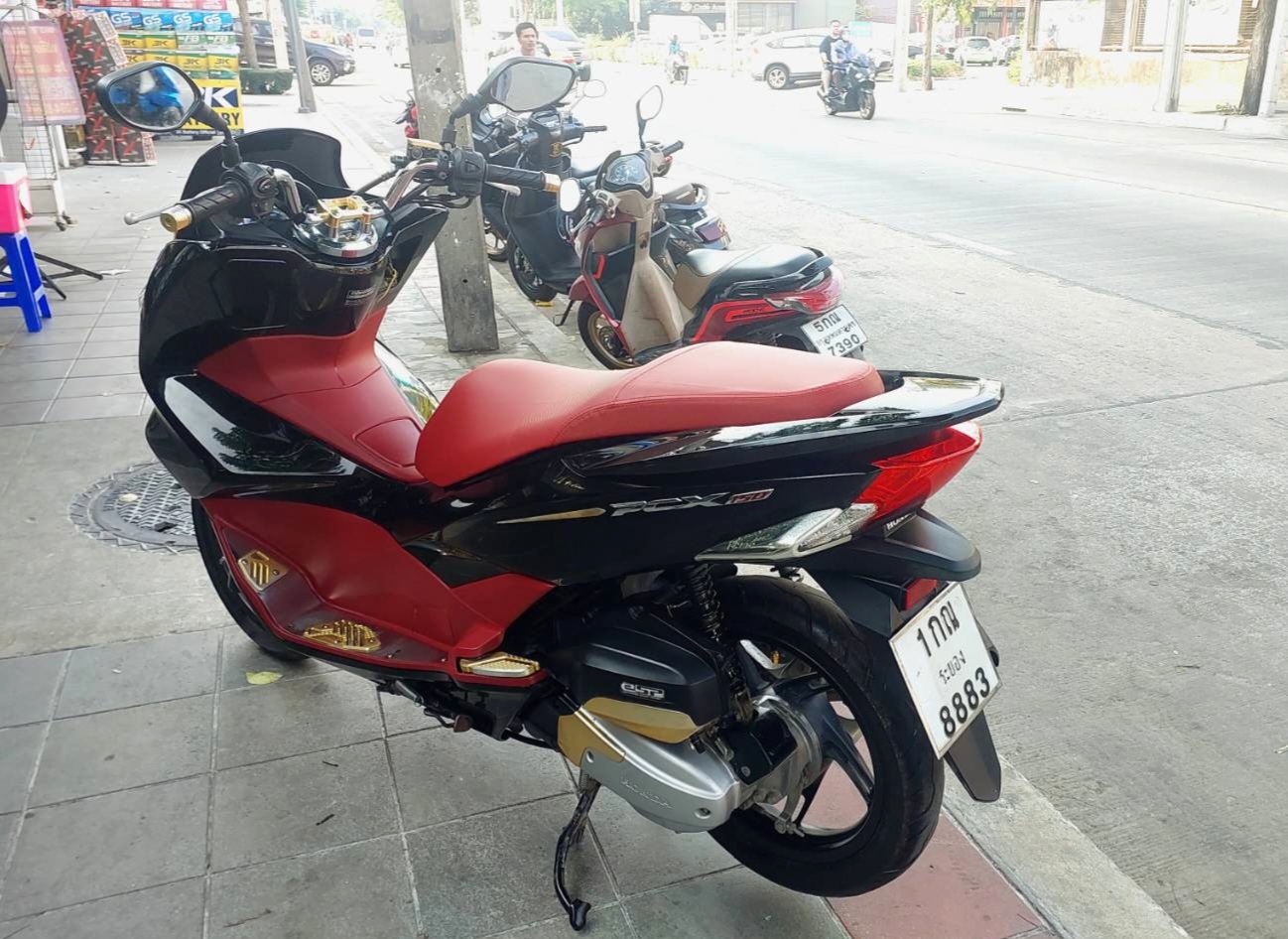 (ปิดการขาย)PCX 150 สีดำแดง ขอบคุณพ่อค้าจันทบุรีที่อุดหนุนครับ