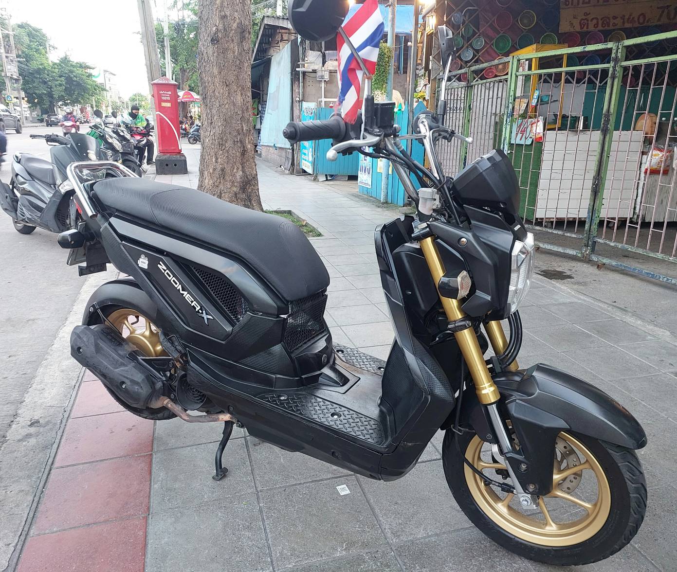 zoomer x สีดำ ไมล์แดง 2014