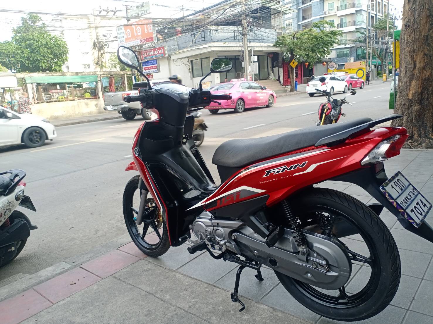 (ปิดการขาย)พร้อมส่งนครปฐมครับ finn สีแดง ตัวท็อปล้อแม็กสตาร์ทมือ