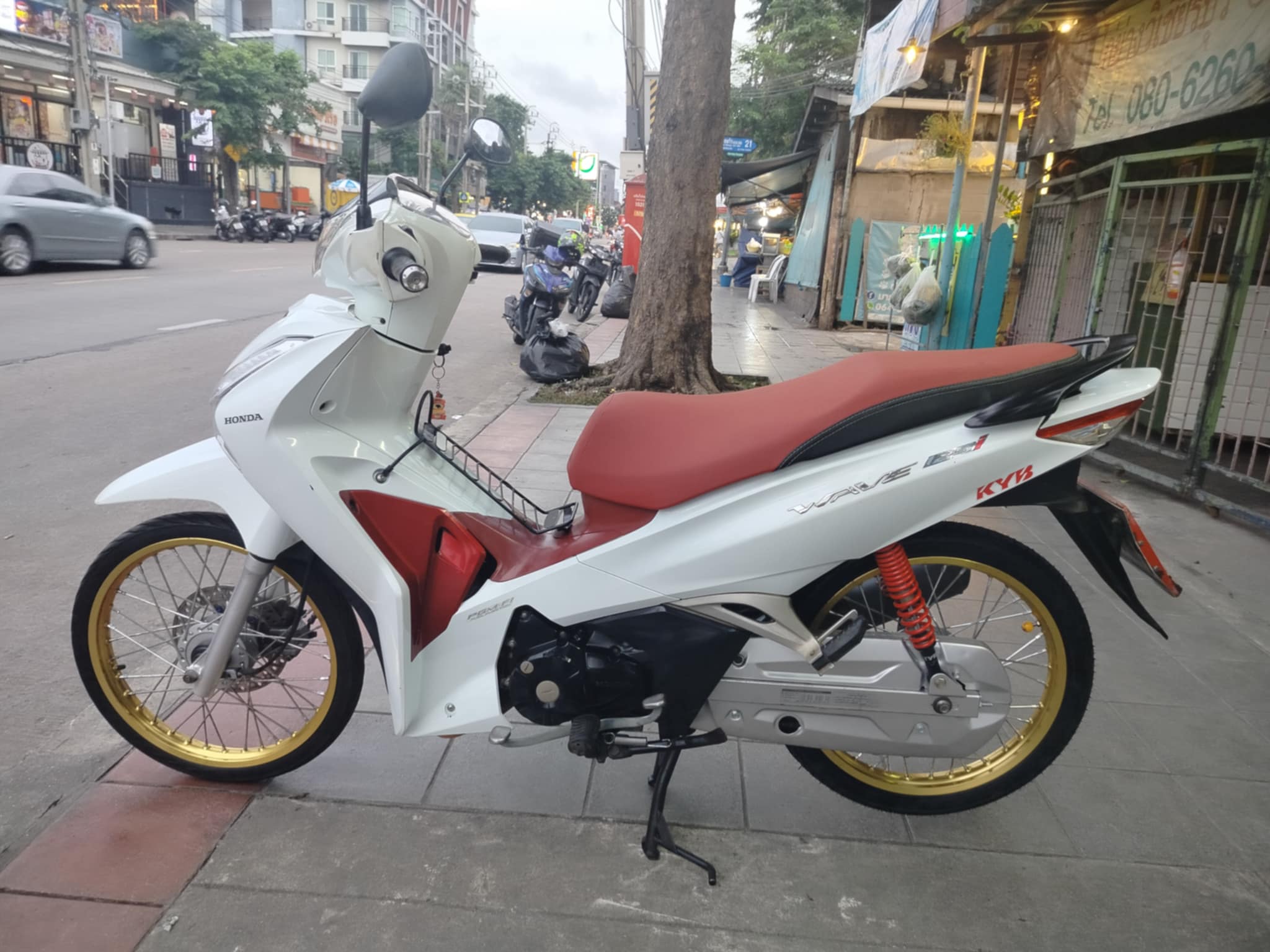 ปิดการขาย wave 125 LED สีขาวแดงยอดนิยม สตาร์ทมือ ปี 2020 ลงล้อทองสวยๆเครื่องเดิมๆ