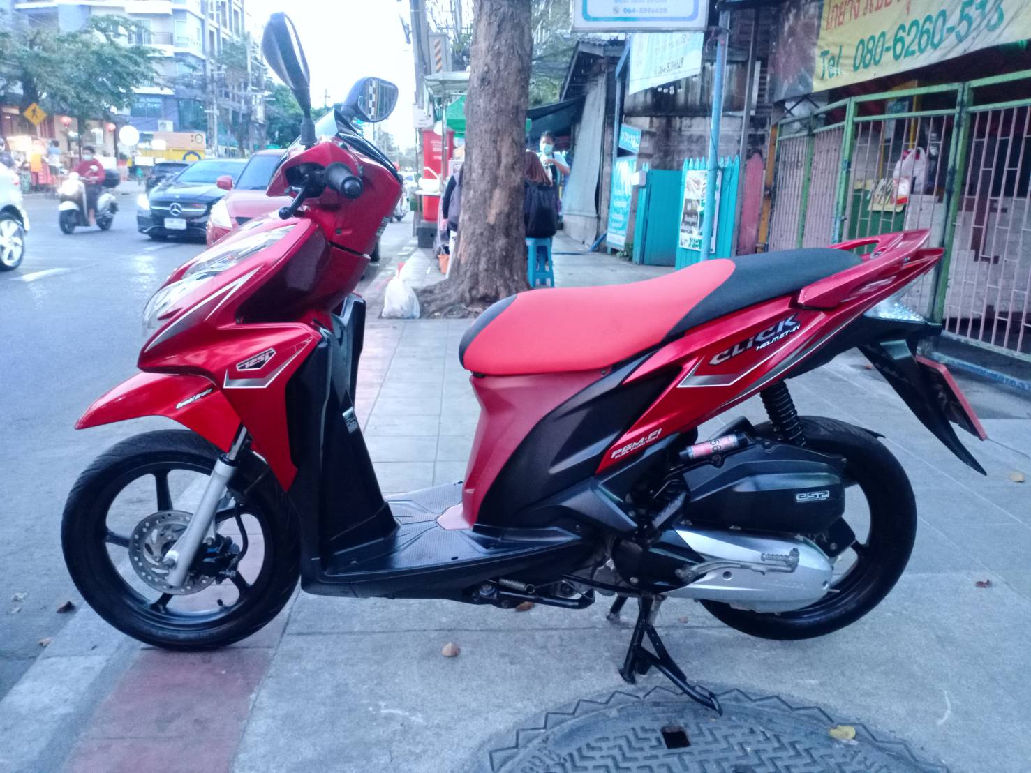 ปิดการขายรถสวยขอบคุณลูกค้าที่มาอุดหนุนครับผม คลิก 125 i สีแดงดำ ตัวท็อปล้อแม็ก เบรคอมบายมี idling stop