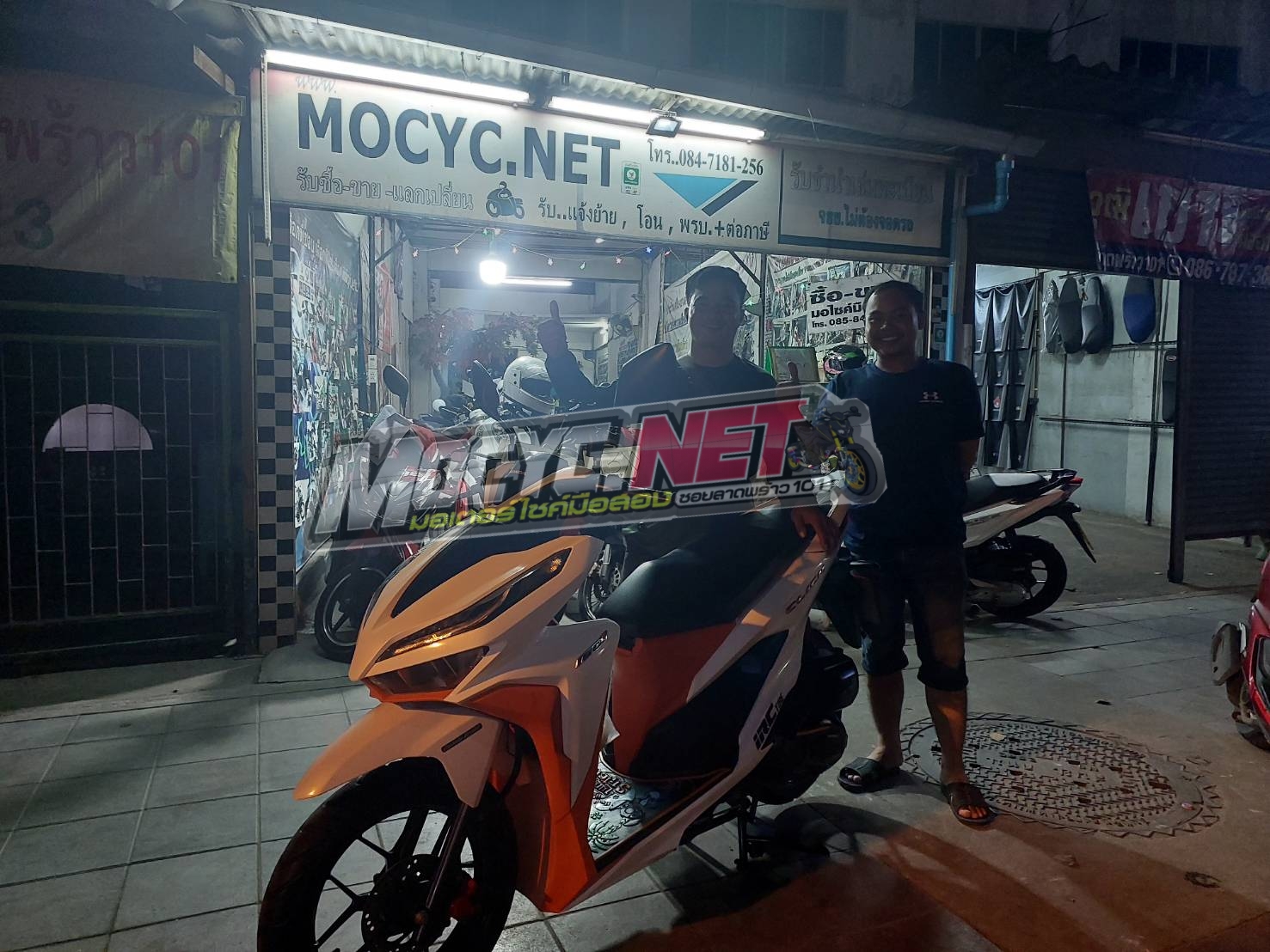 (มัดจำแล้วครับ) click 150 สีขาวส้ม 2020 ปีสูง