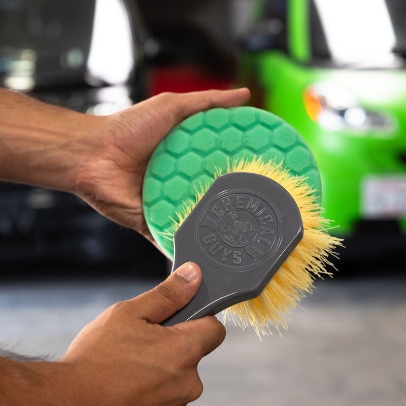 NICE & STIFF Heavy Duty Carpet & Interior Brush แปรงทำความสะอาดภายในรถ เบาะผ้า พรม