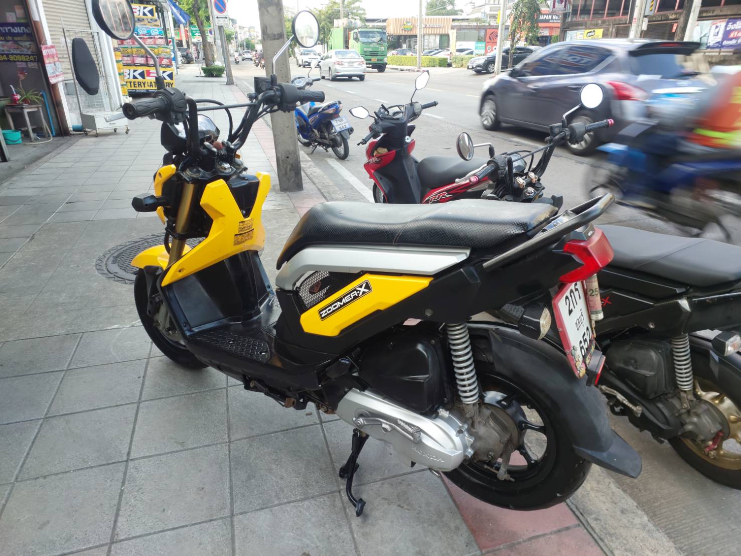 (ปิดการขายครับ) zoomer x สีเหลือง 2013