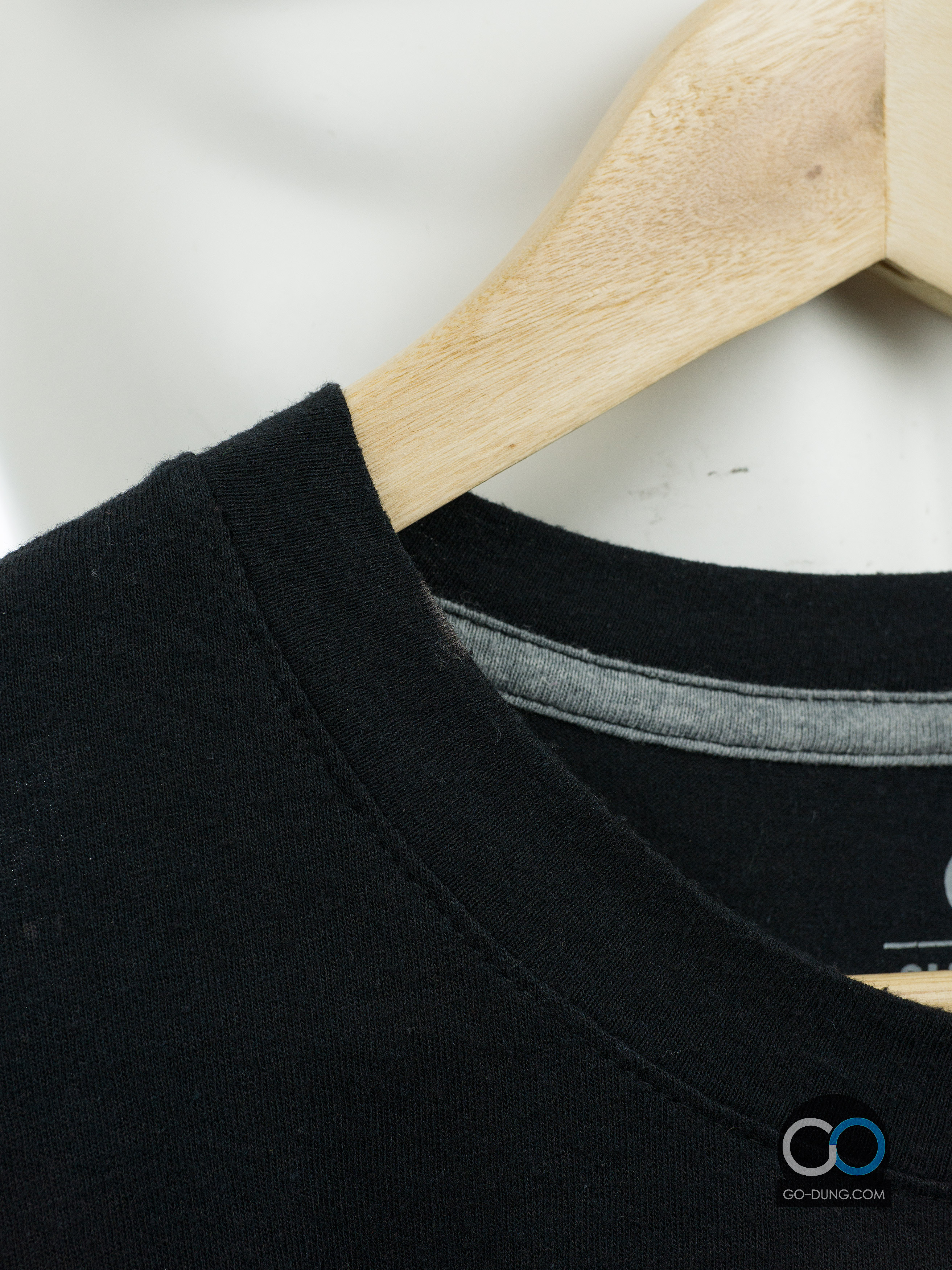 เสื้อยืดมือสองแบรนด์เนม OLD NAVY : #MAX EFFORT ผ้าผสม 60/40 คอเสื้อมีรอยเปื่อนสีน้ำตาล
