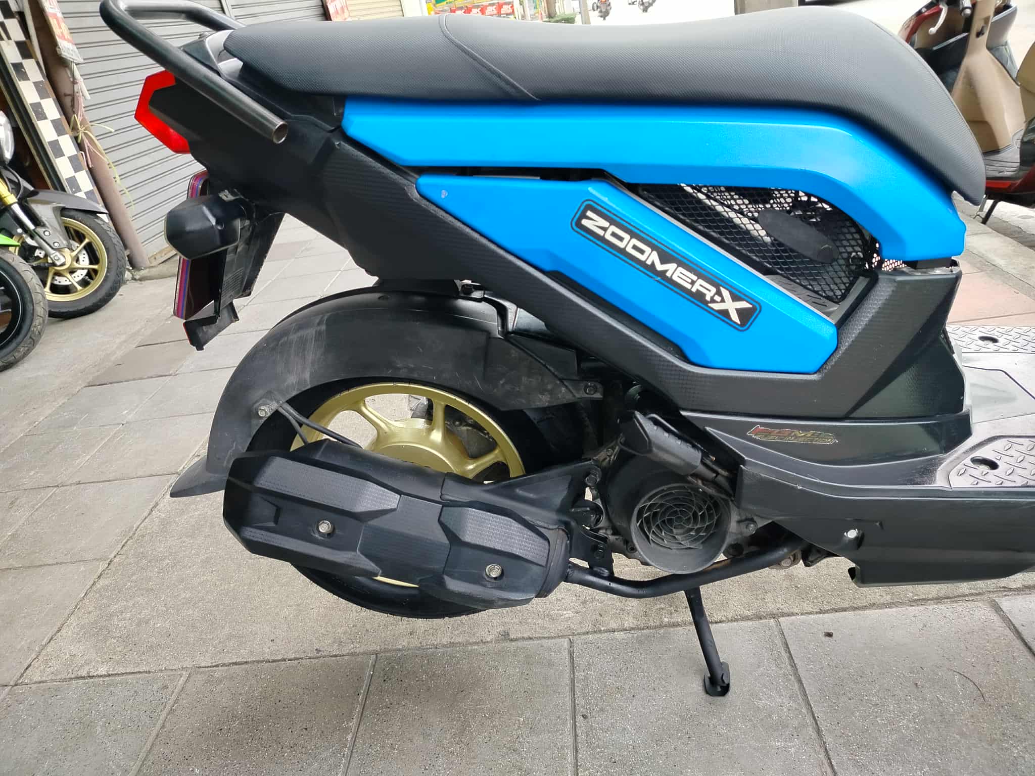 zoomer สีน้ำเงิน 2013