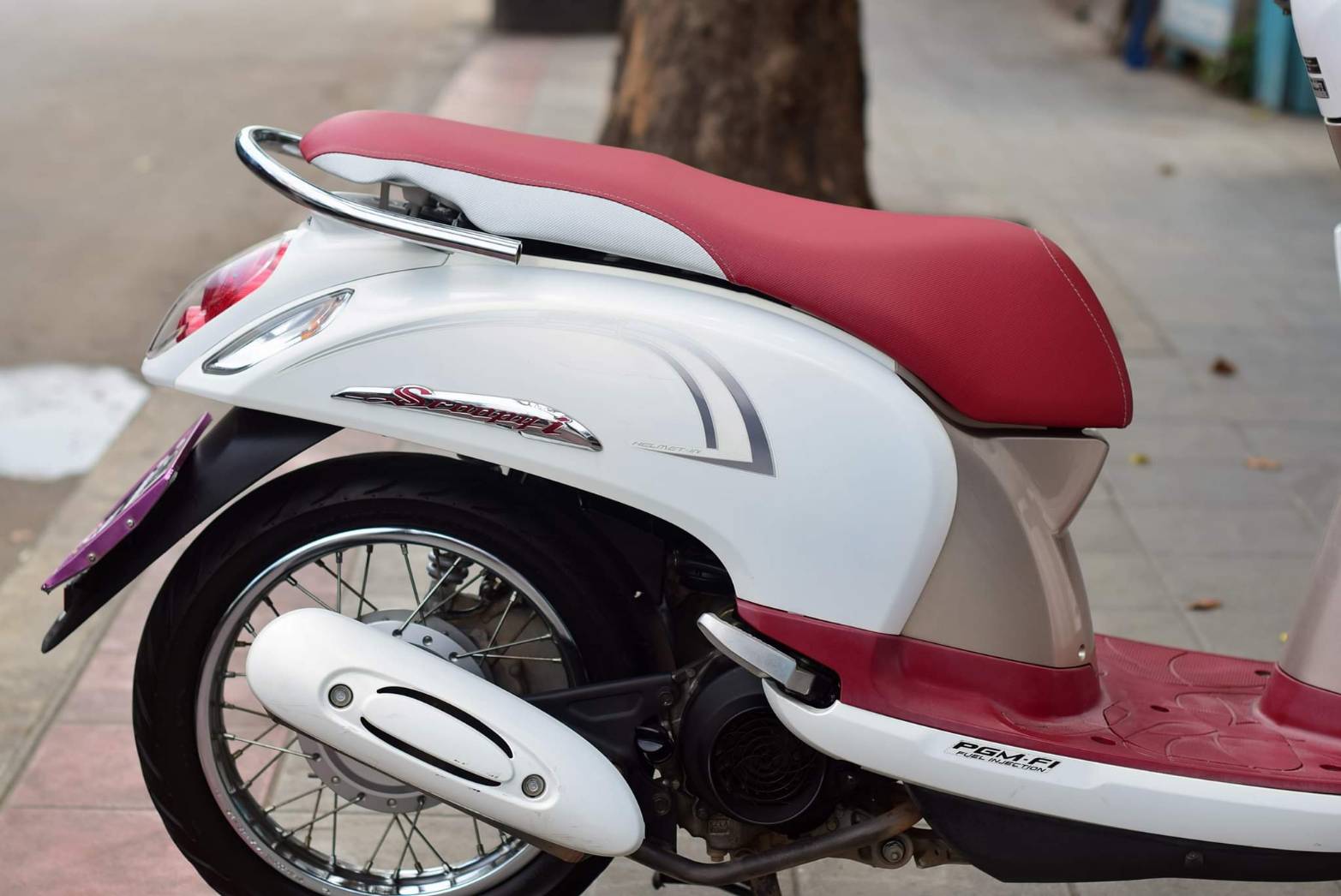 (ปิดการขาย) scoopy 2017 สีขาว น้ำตาล สวยสะอาดตา