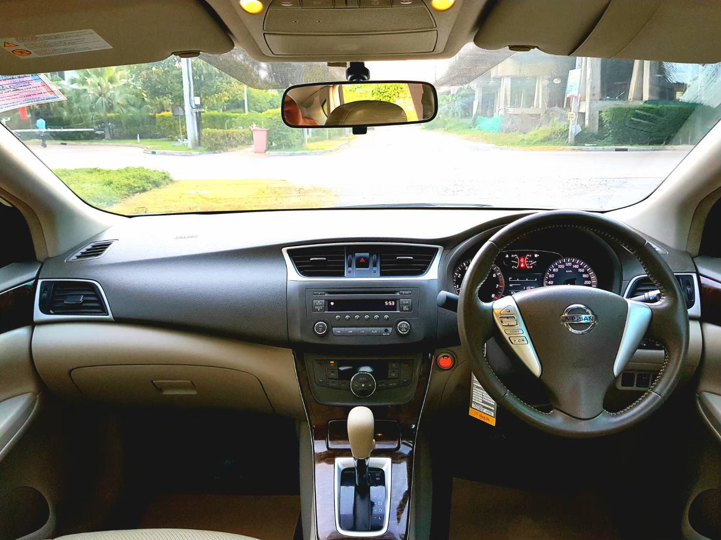 Nissan Sylphy ตัวท๊อบ 1600cc เกียร์ออโต้ ให้เช่า ราคา 1300 บาท/ วัน ที่...หาดแม่รำพึง ระยอง