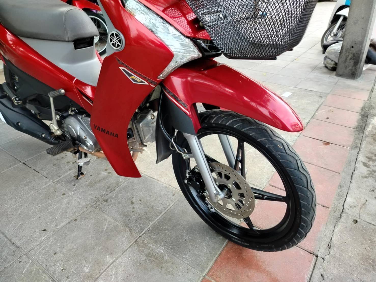 (ปิดการขายครับ) yamaha finn สีแดงตัวท็อปล้อแม็กสตาร์ทมือ จดทะเบียนปี 2024