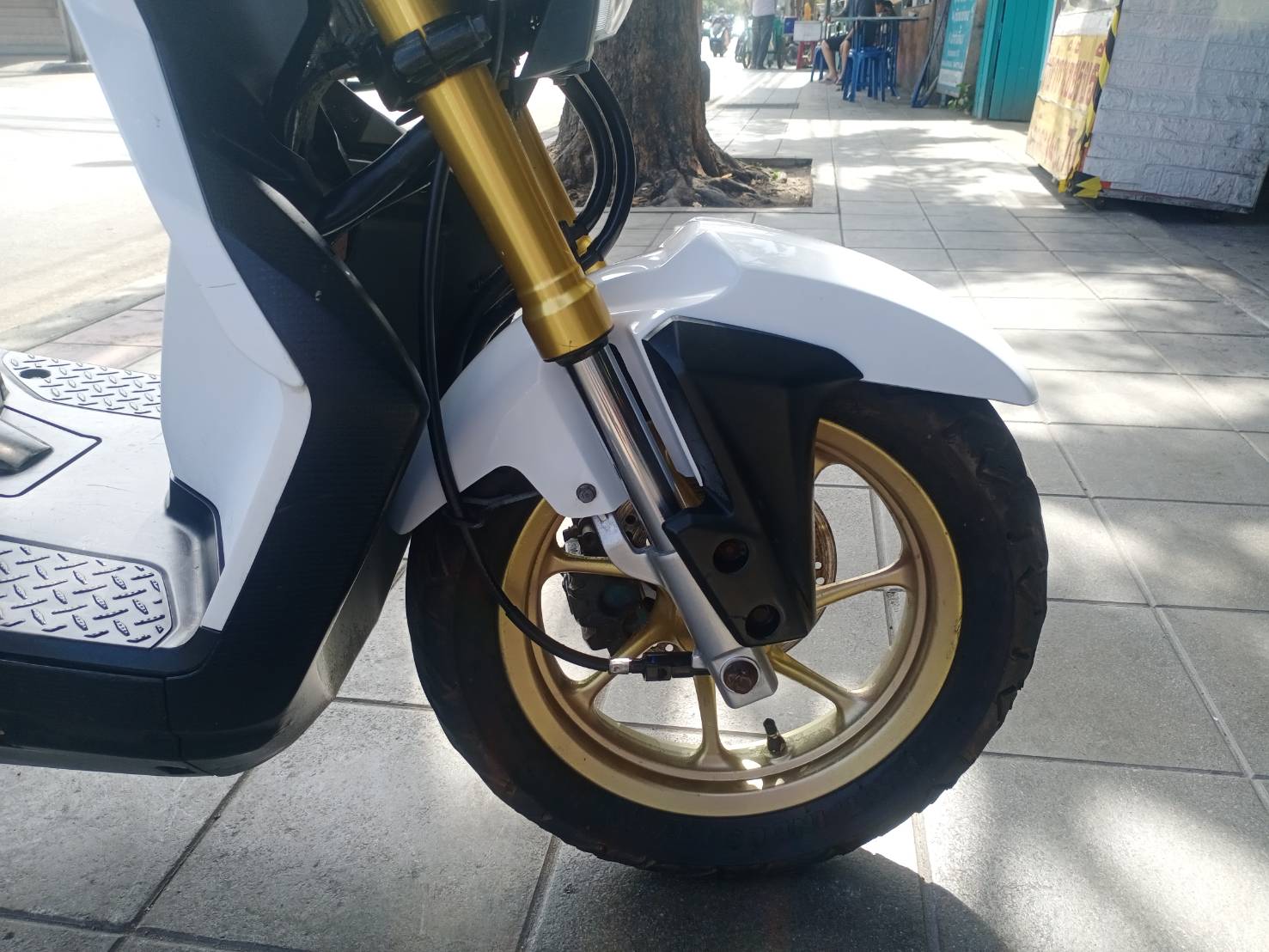 (ปิดการขาย) zoomer สีขาว 2015 ตัวใหม่ ไมล์แดง ตัวท็อปคอมบายเบรค