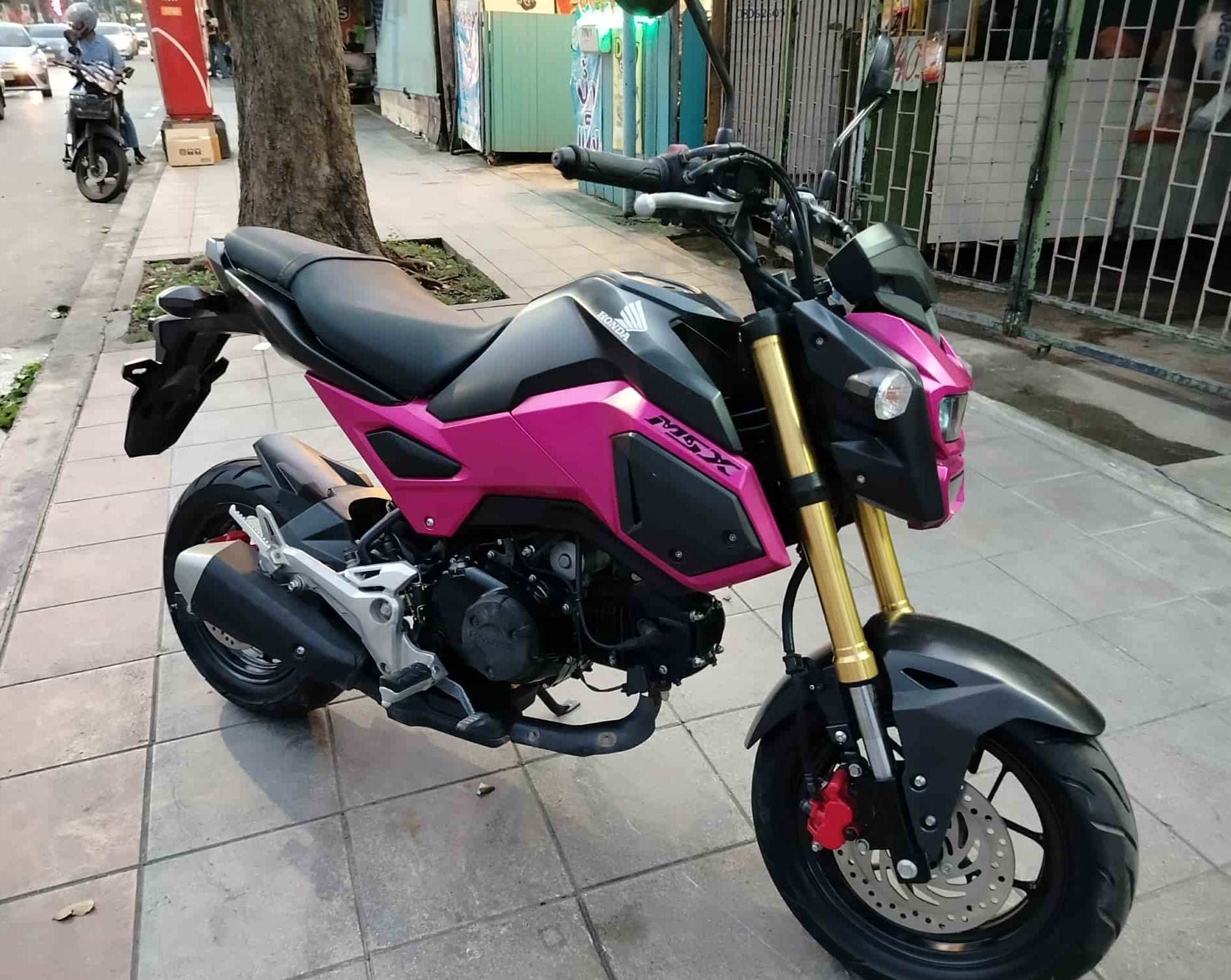 (ปิดการขาย) MSX SF สีดำชมพู จดทะเบียนปี 2020