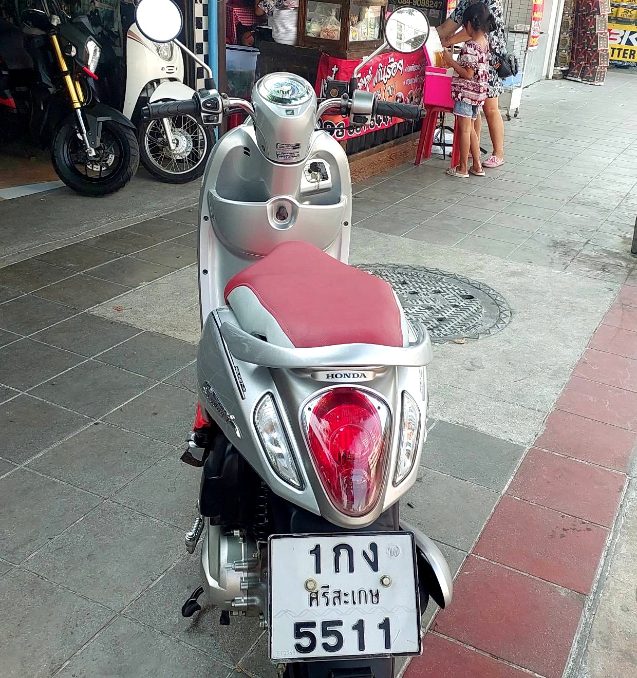 (ปิดการขายครับ ) scoopy i ตัว top ล้อแม็ก สีเทา สีสวย เครื่องดี