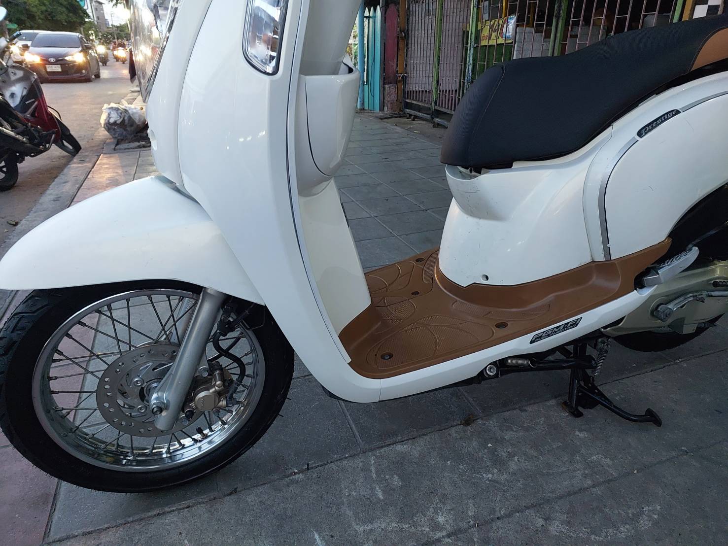 (ปิดการขายครับ) scoopy i สีขาว จดปี 59 รถบ้านมือเดียว ทะเบียนกรุงเทพฯิเล่มครบ