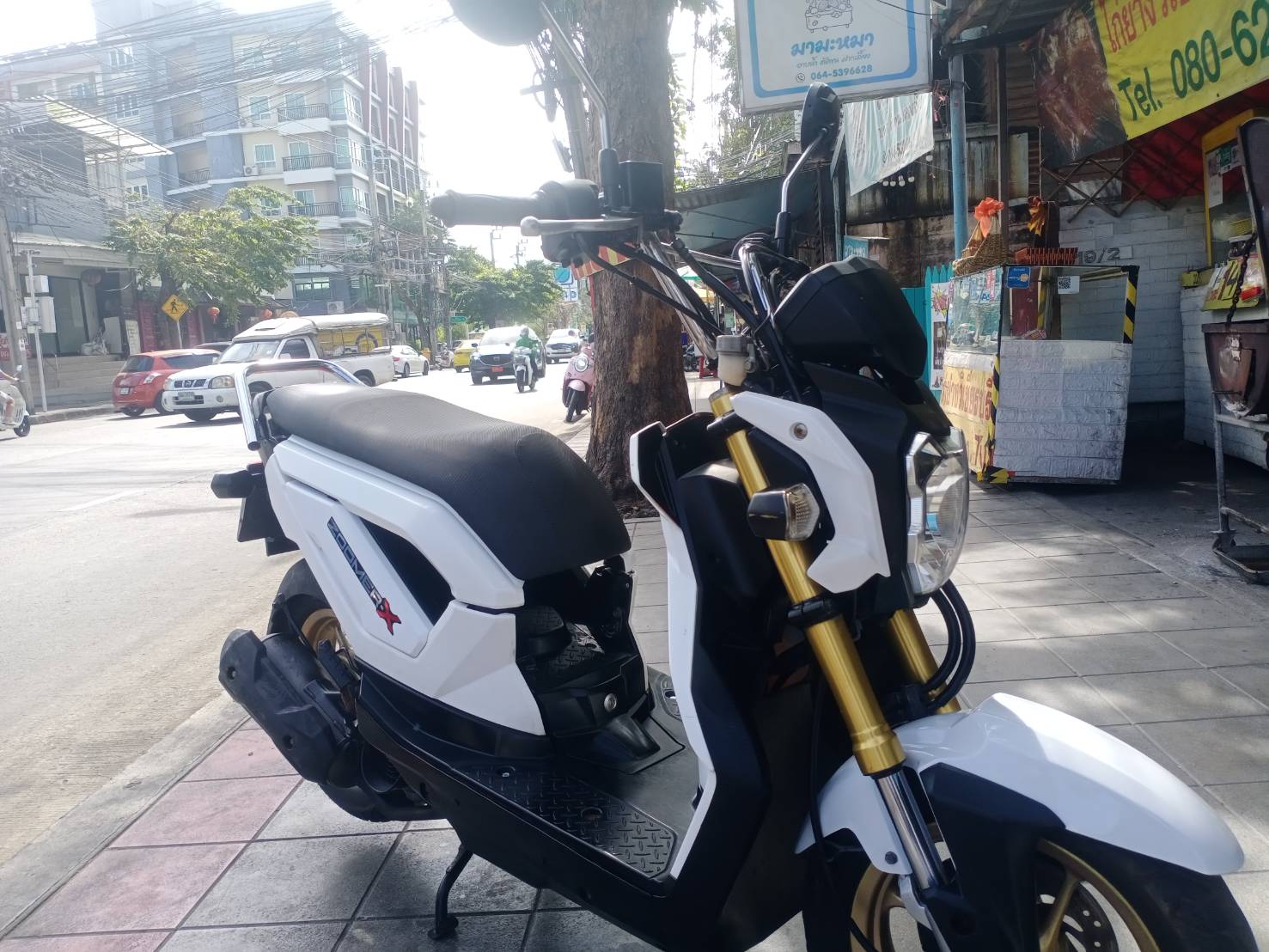 (ปิดการขาย) zoomer สีขาว 2015 ตัวใหม่ ไมล์แดง ตัวท็อปคอมบายเบรค