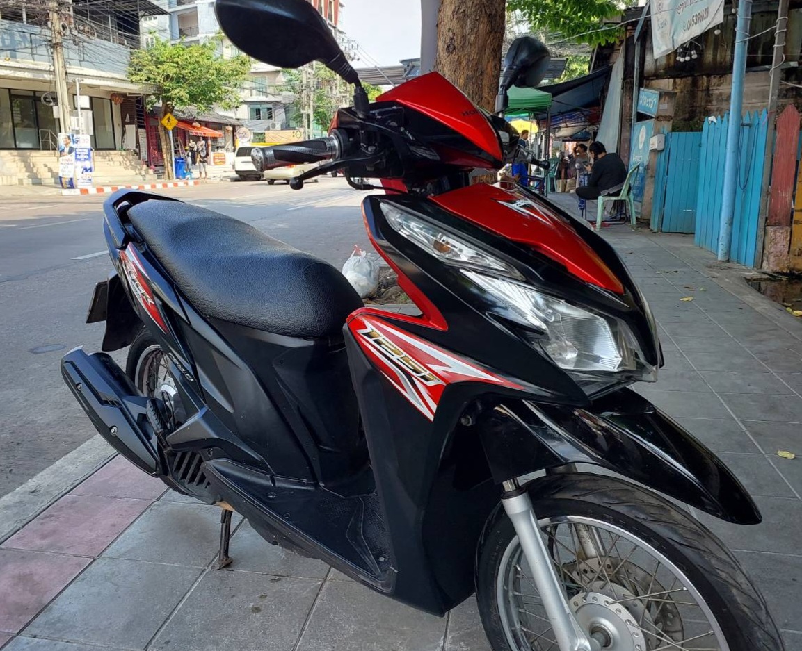 (ปิดการขาย) click 125 สีดำ อมตะ รถสภาพดี ราคานี้ แถมโอนให้ฟรีด้วยครับ