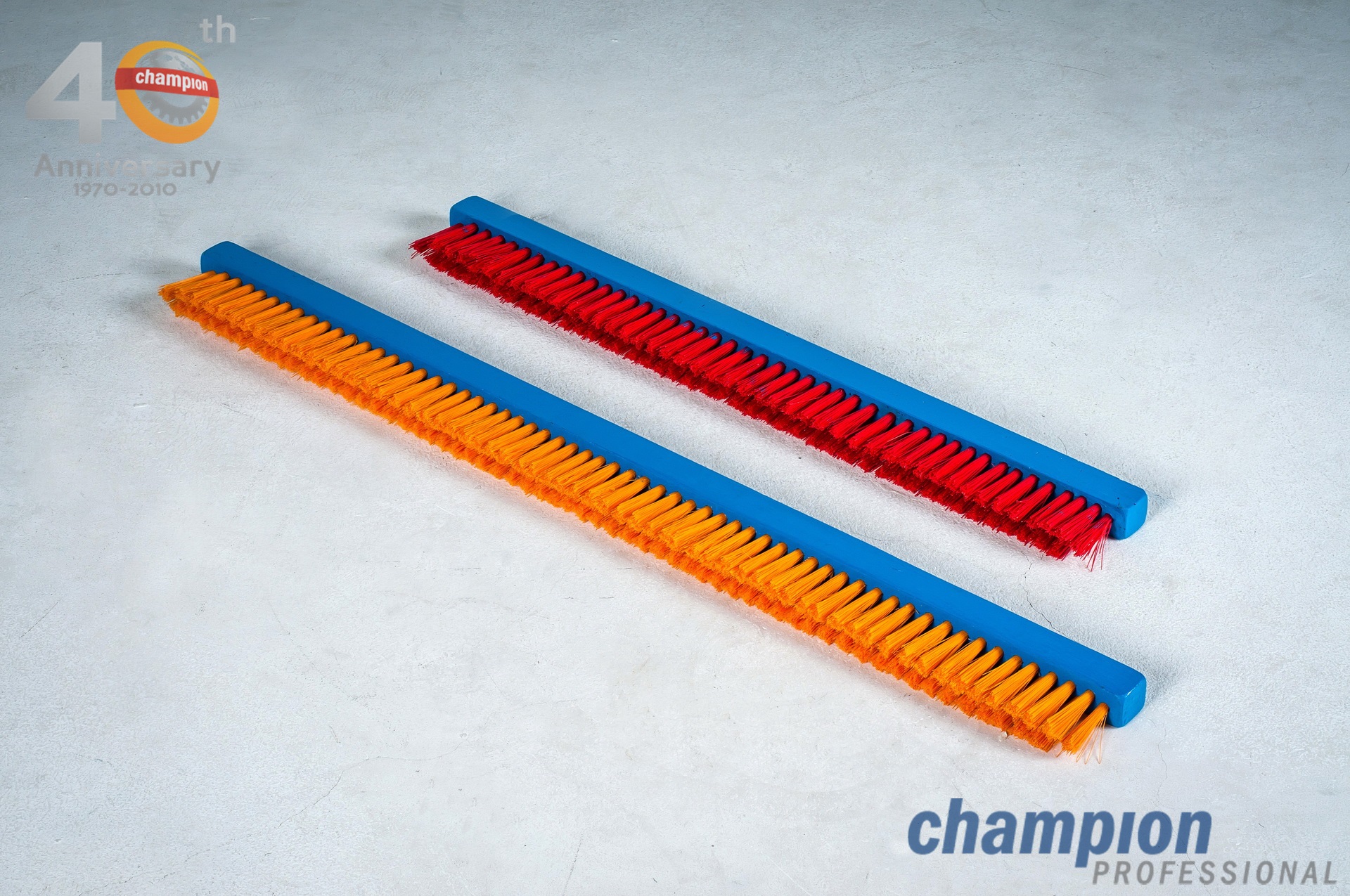 แปรงสำหรับทำความสะอาดร่องบันไดเลื่อน CHAMPION ขนาด 75 ซม. ขนอ่อน สีเหลือง