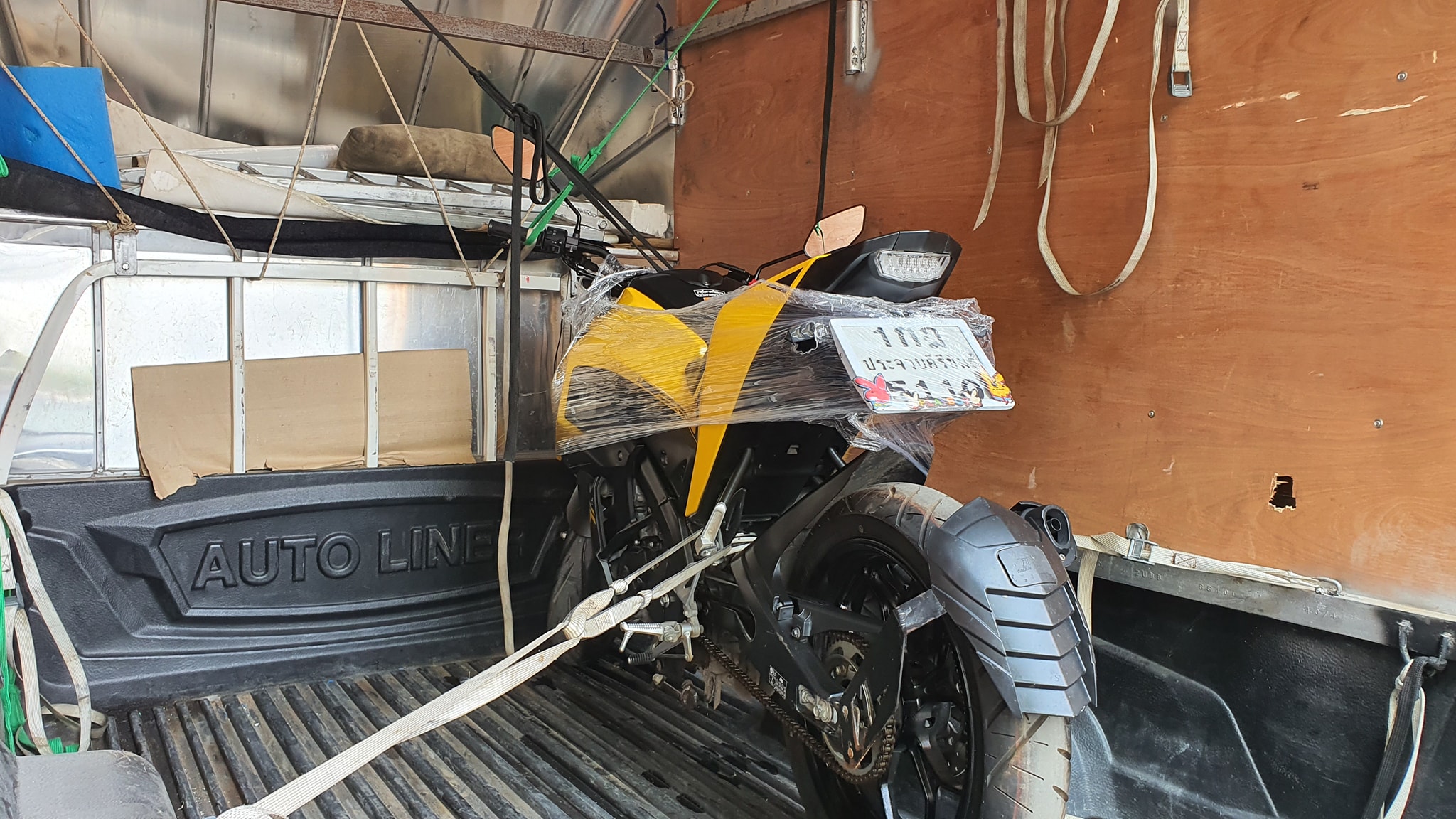 (( ขาแล้วครับ )) M slaz สีเหลืองดำ ส่งเรียบร้อย พร้อมเก็อบเงินปลายทางครับ