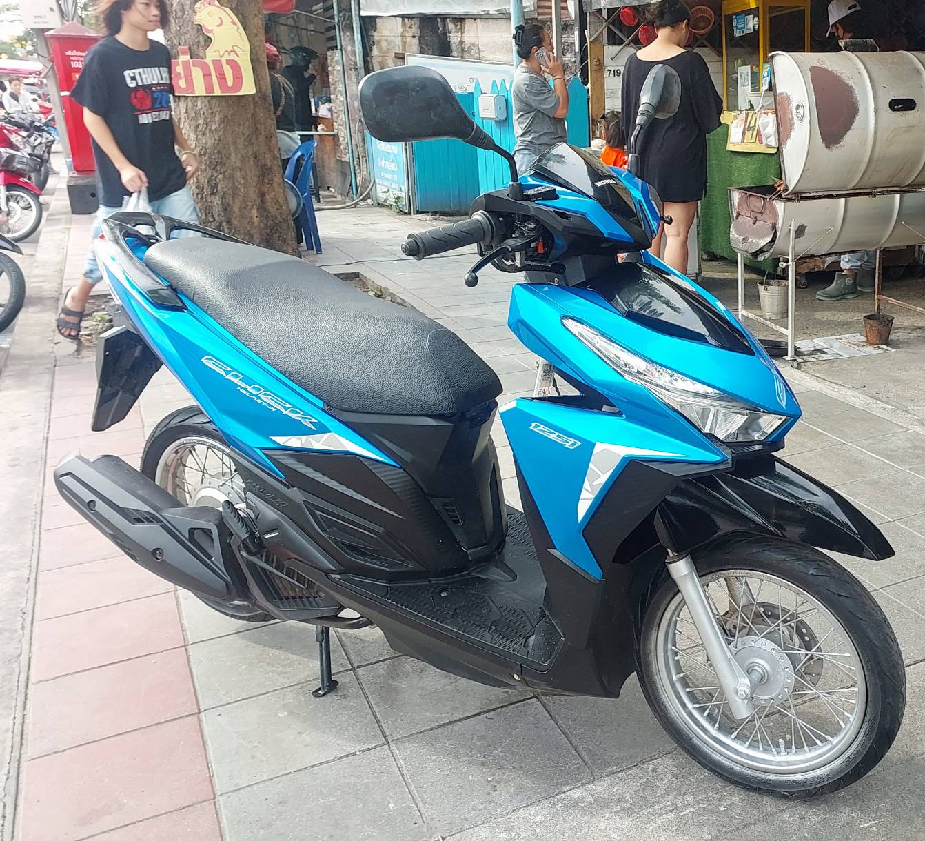 (ปิดการขายครับ) click 125 i 2017 สีน้ำเงิน รุ่นไฟหน้า led ฟรีโอนครับ