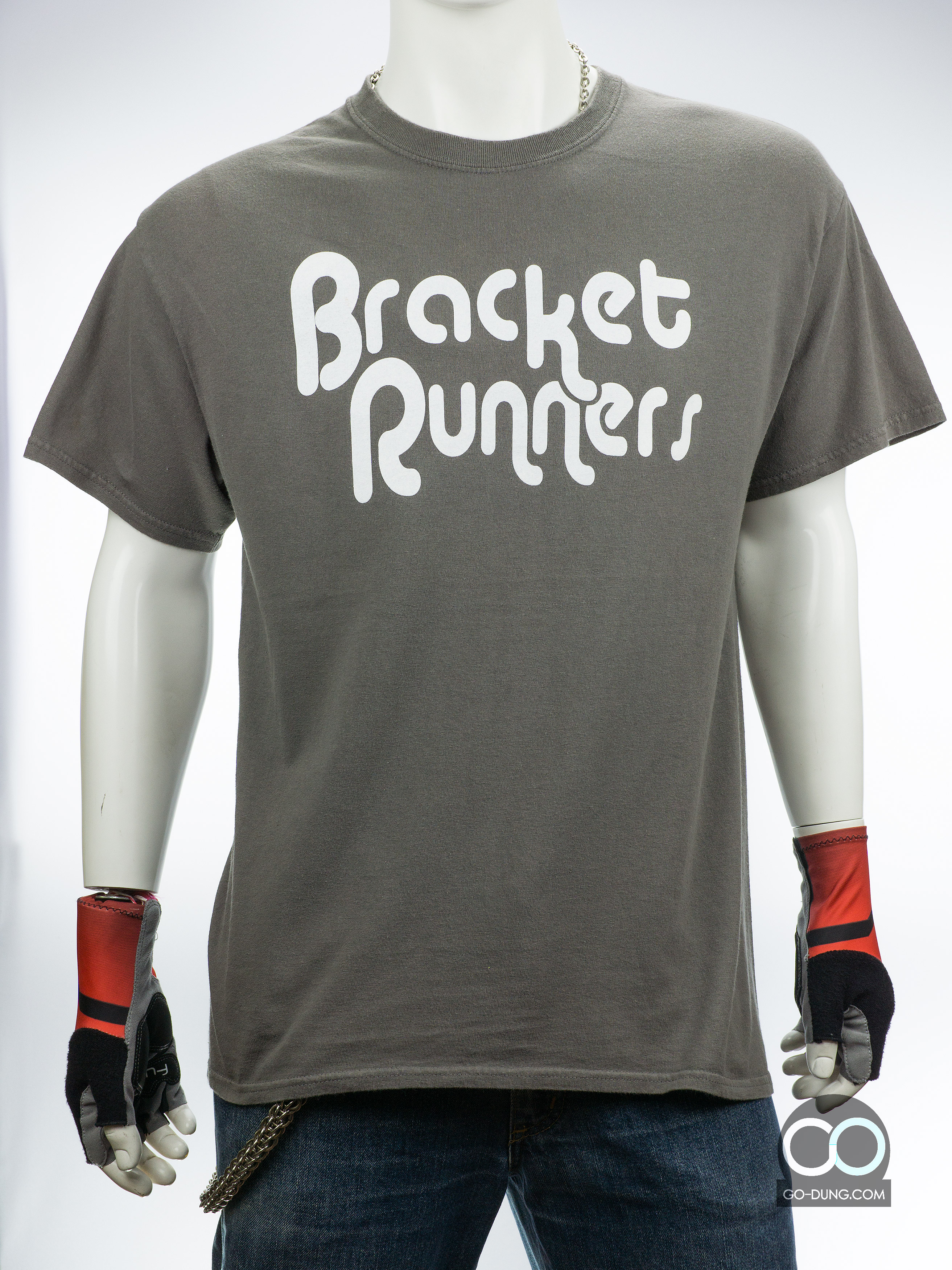 เสื้อยืดมือสอง GILDAN : BRACKKET RUNNERS ผ้า 100 คอตตอน