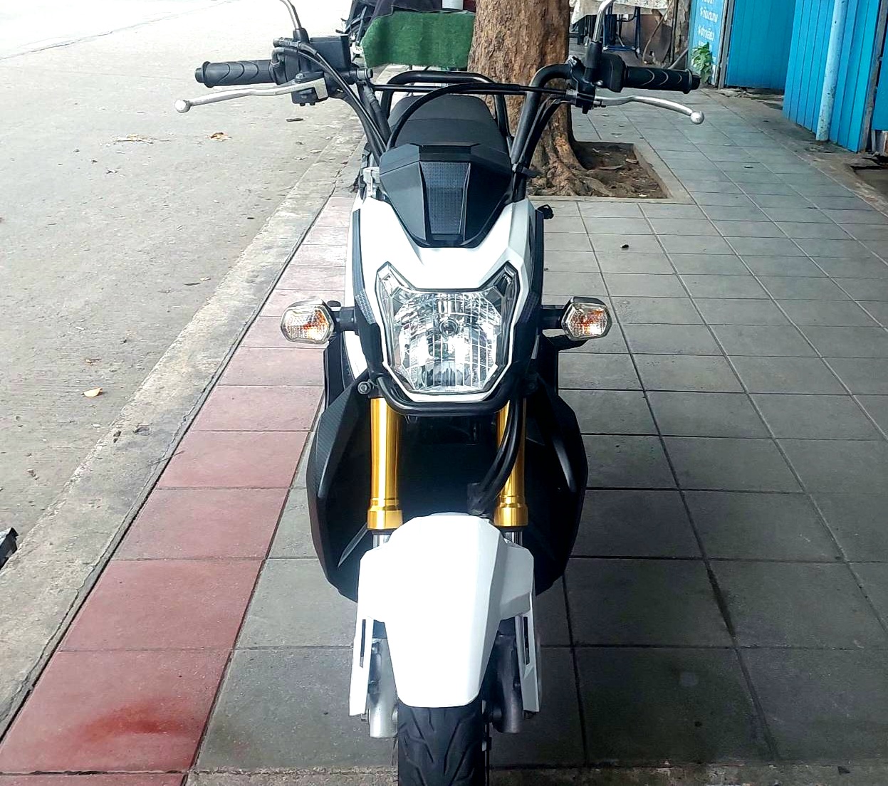 (ปิดการขาย) พร้อมไปส่งให้ถึงบ้านรัชดาครับ zoomer สีขาว ตัวใหม่ไมล์ดิจิตอลมีระบบ idling stop