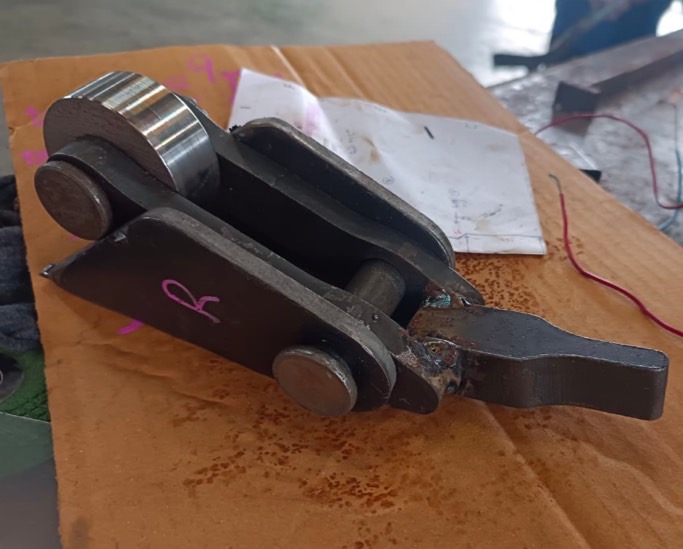 ลูกกลิ้งดั้มพ์10ล้อ(ขนาดใหญ่), ลูกกลิ้งปิคอัพ(ขนาดเล็ก) อะไหล่ดั้ม รถบรรทุก รถดั้มพ์กระบะ รถพ่วง อู่ต่อกระบะ ท่าทราย