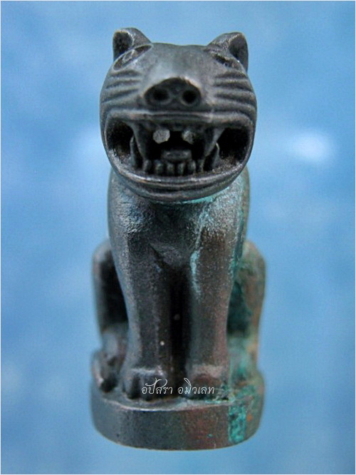 รูปหล่อเสือ ว.น.พ. ๖๐ หลวงพ่อปาน วัดบางเหี้ย ไม่ทราบที่จัดสร้าง