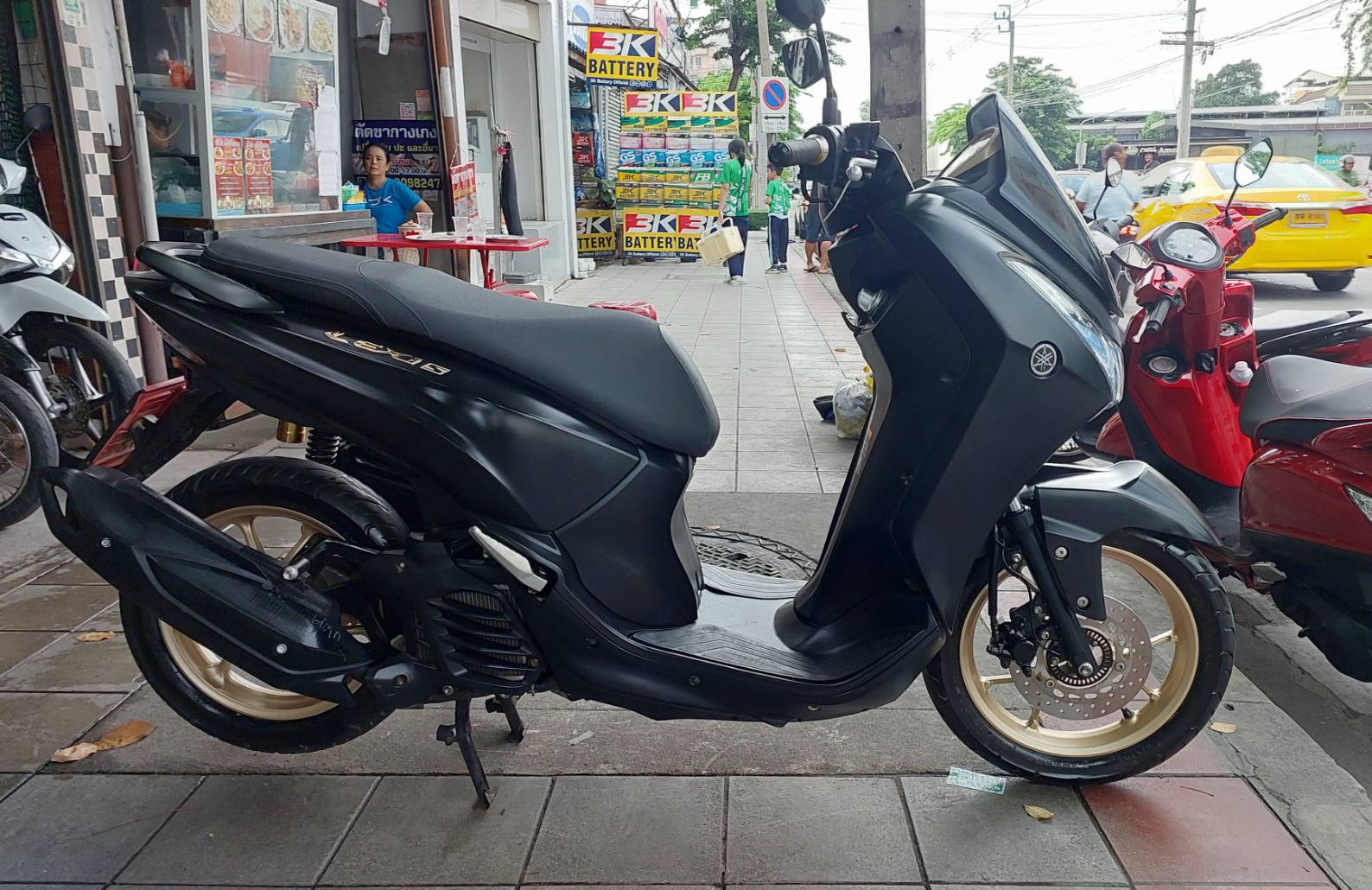 (ปิดการขายครับ) Yamaha Lexi 4วาร์ว แมกซ์ทอง ตัวท็อป กุญแจเป็นรีโมท