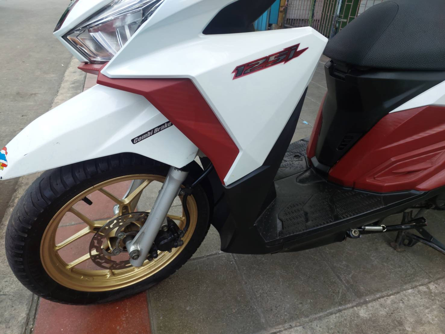 (ปิดการขาย) คลิก 125 LED สีขาว 2018 ล้อแม็กทอง