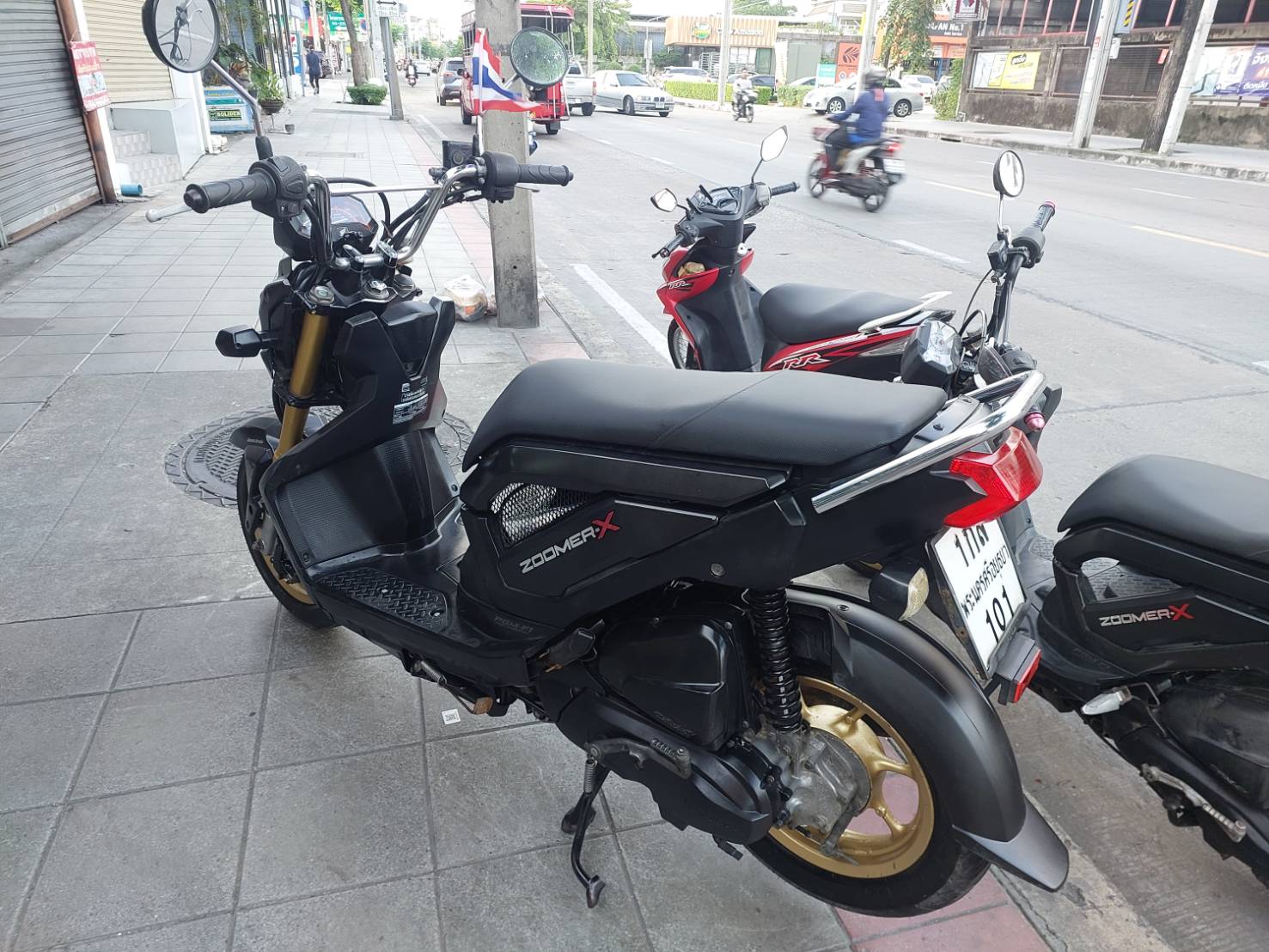 (ปิดการขาย) zoomer x สีดำ ไมล์แดง 2014