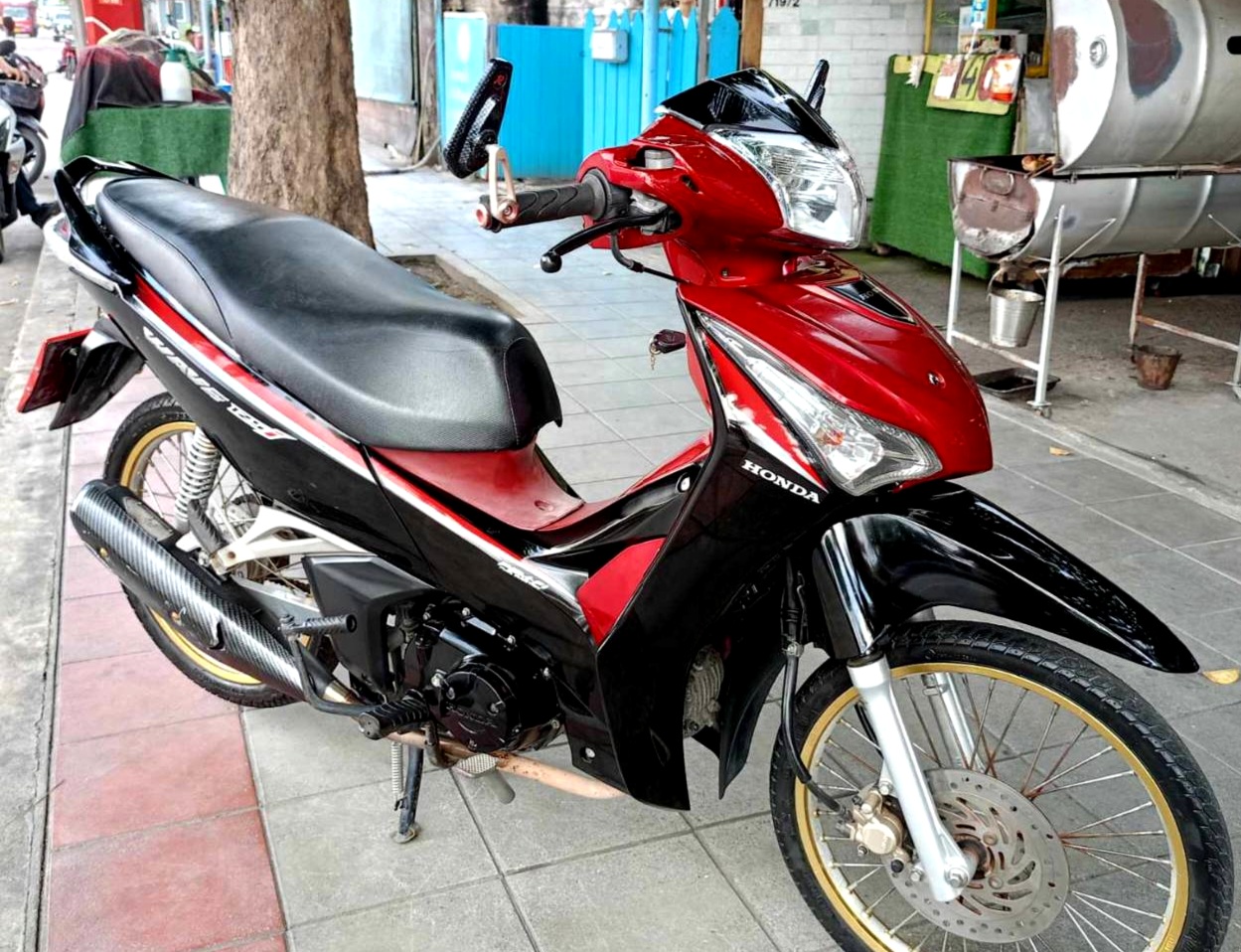 👪ขอบคุณลูกค้าที่ไว้วางใจรถจองเราครับ wave 125 สีดำแดง ปลาวาฬ แต่งสวย เครื่องเดิม