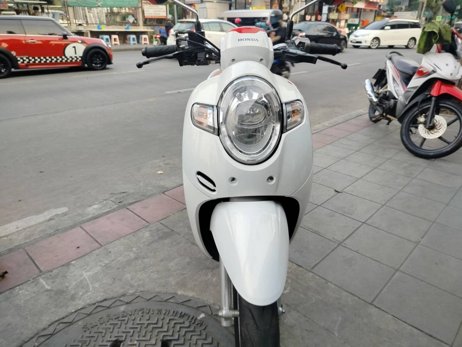 (ปิดการขาย) พร้อมส่งชลบุรีครับ scoopy ตัวใหม่ไฟหน้า LED