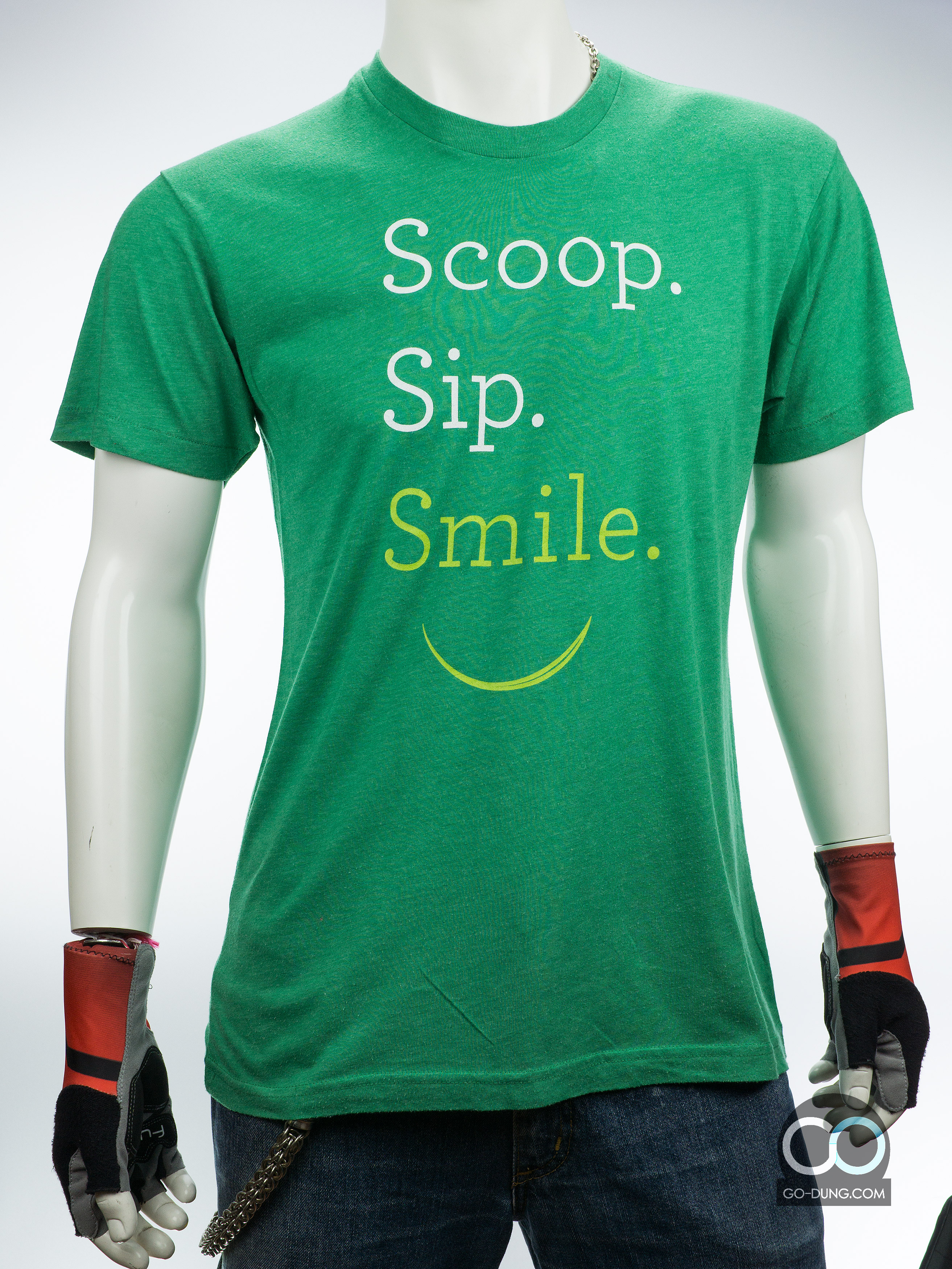 เสื้อยืดมือสอง AMERICAN APPAREL : SCOOP SIP SMILE ผ้าบาง ผ้า 50/50 มีรอยเปื้อนคอเสื้อด้านหน้าซ้าย และคอเสื้อด้านหลังมีคราบรอยสีดำ