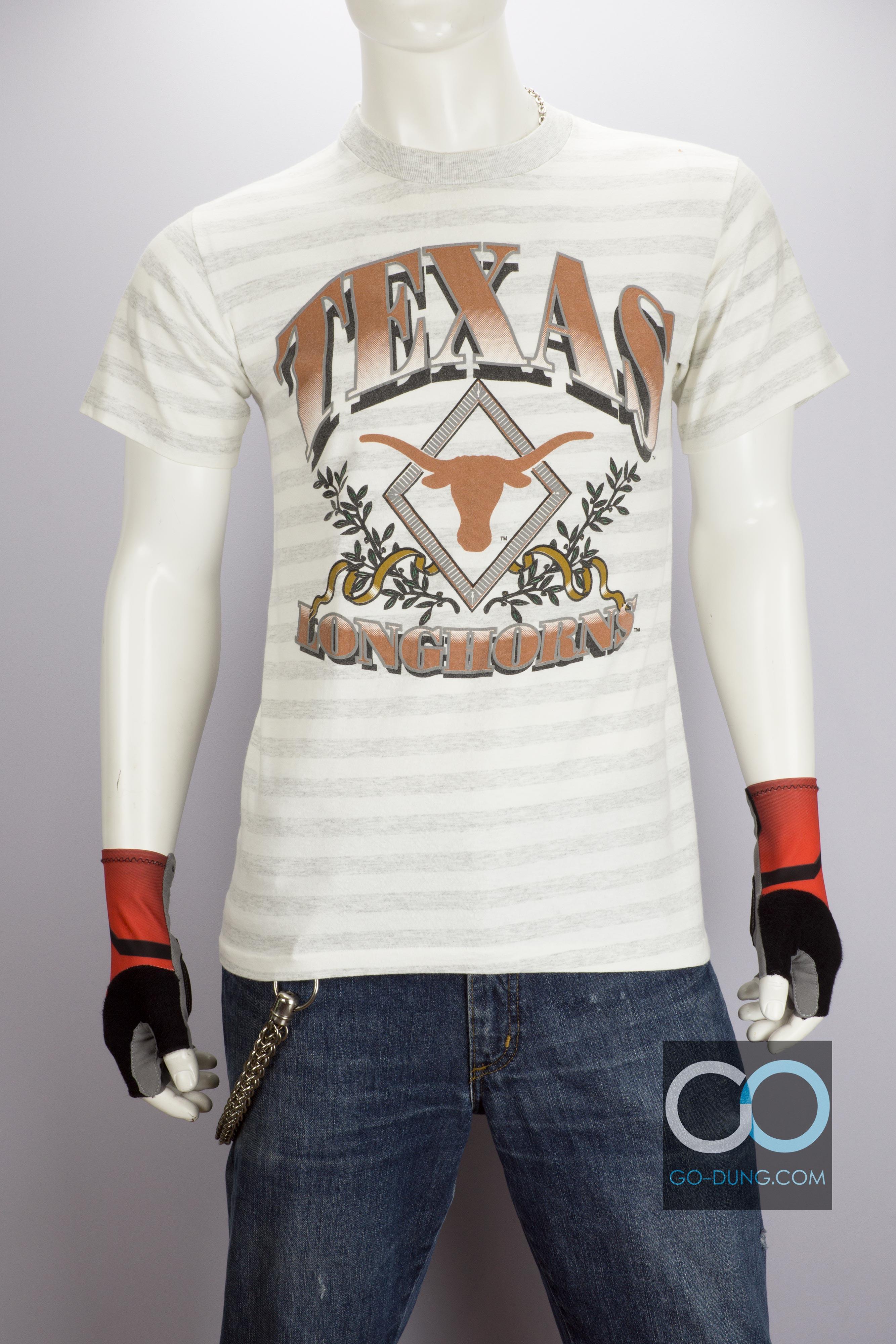 เสื้อยืดวินเทจมือสอง TENNESSEE RIVER MADE IN USA : TEXAS LONGHORN มีรอยเลอะข้างบนด้านหน้าขวา