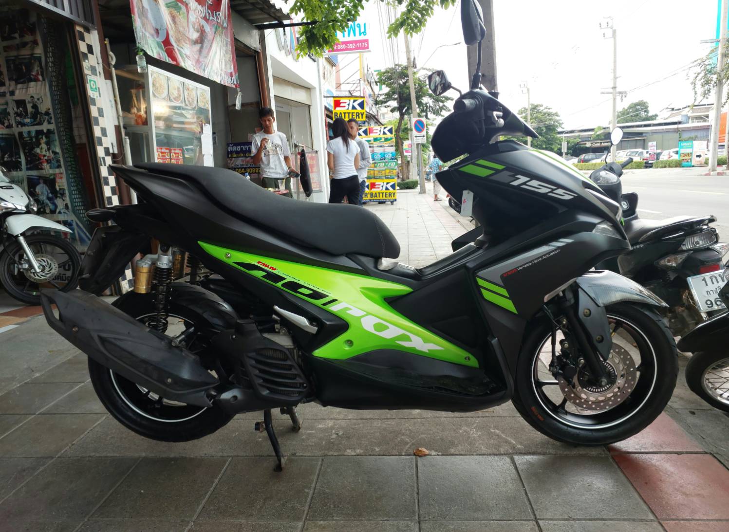 (ปิดการขายครับ) คันที่ 2 แล้วครับ yamaha aerox สีดำเขียว 2018